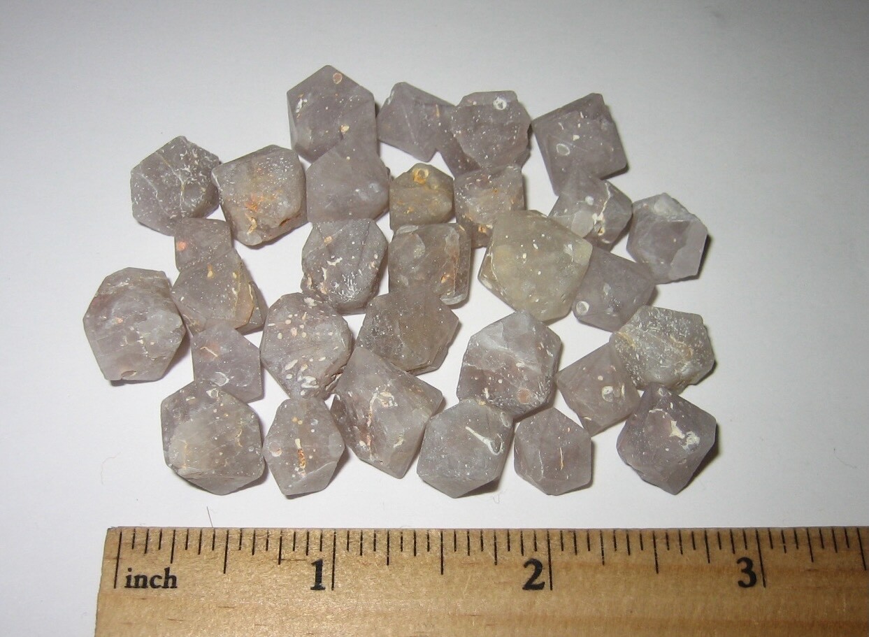 30 SMALL NATURAL ROUGH 0.2″- 0.5″ BETA QUARTZ CRYSTALS FROM INDONESIA ~ 53.3g *4
