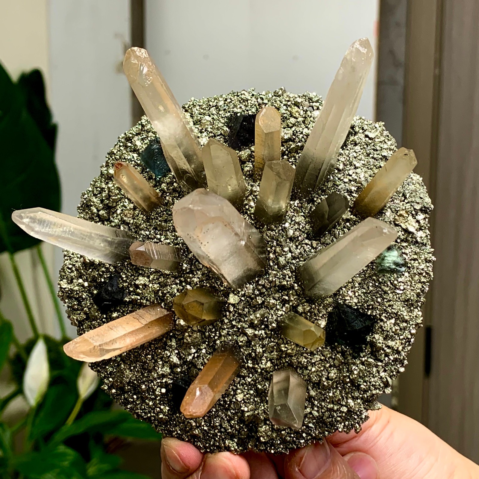 492G Coexistence of natural quartz and pyrite green fluorite crystal clusters