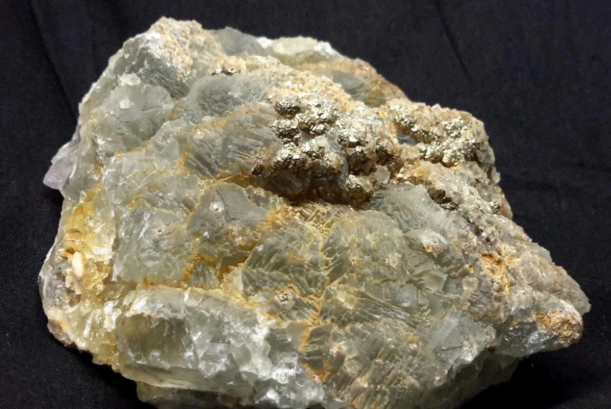 1 LB 4 ounces 4.5″ PYRITE on FLUORITE from Chihuahua, Mexico FLUORESCENT