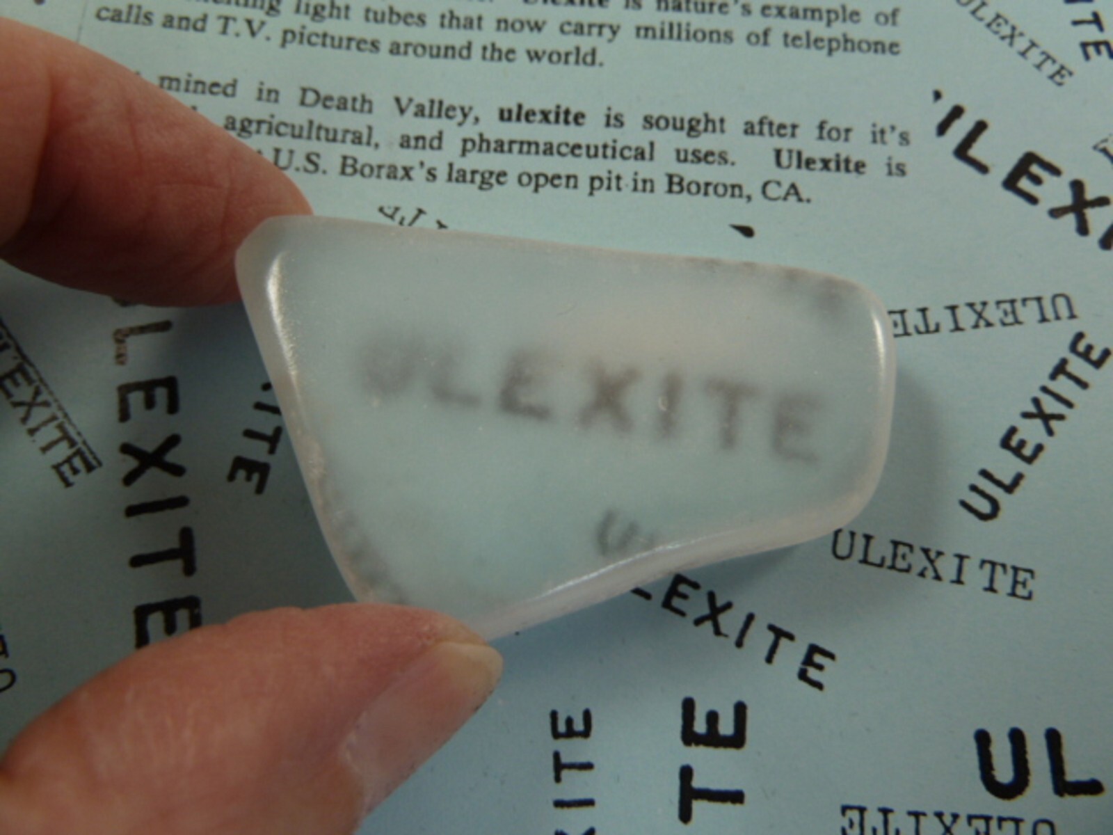 (r32-82) 1-7/8″ Ulexite gemstone Mineral TV rock mine mined rocks Boron CA USA