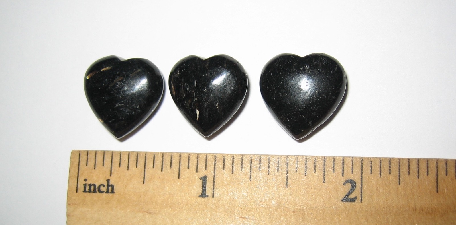 3pc 15mm RARE POLISHED NATURAL AUTHENTIC NUUMMITE STONE HEARTS FROM GREENLAND *3