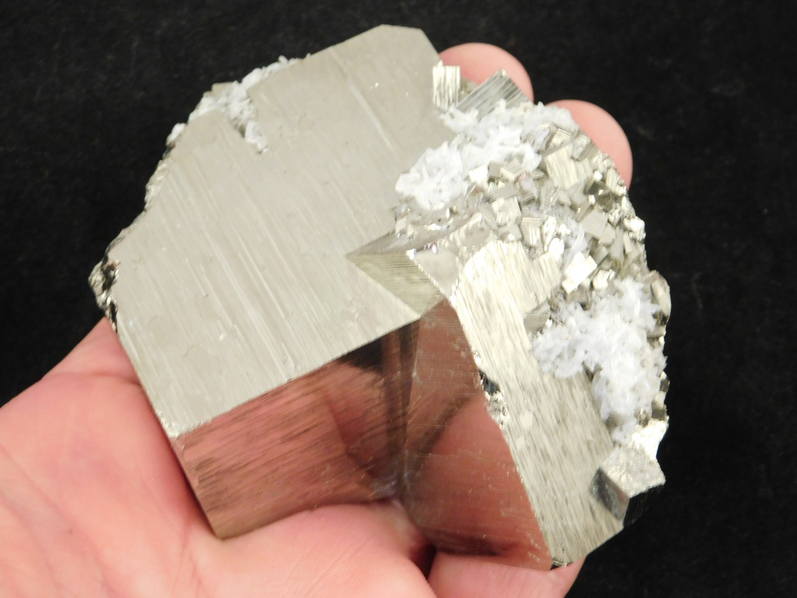 Big! Very Nice and 100% Natural PYRITE CUBE Cluster From Peru 506gr