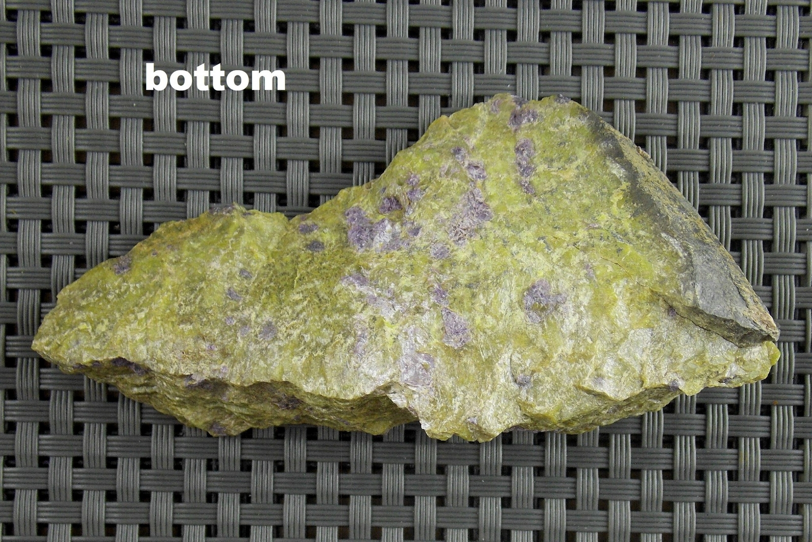 STICHTITE in SERPENTINE – 9 cm – DUNDAS, TASMANIA, AUSTRALIA 28604