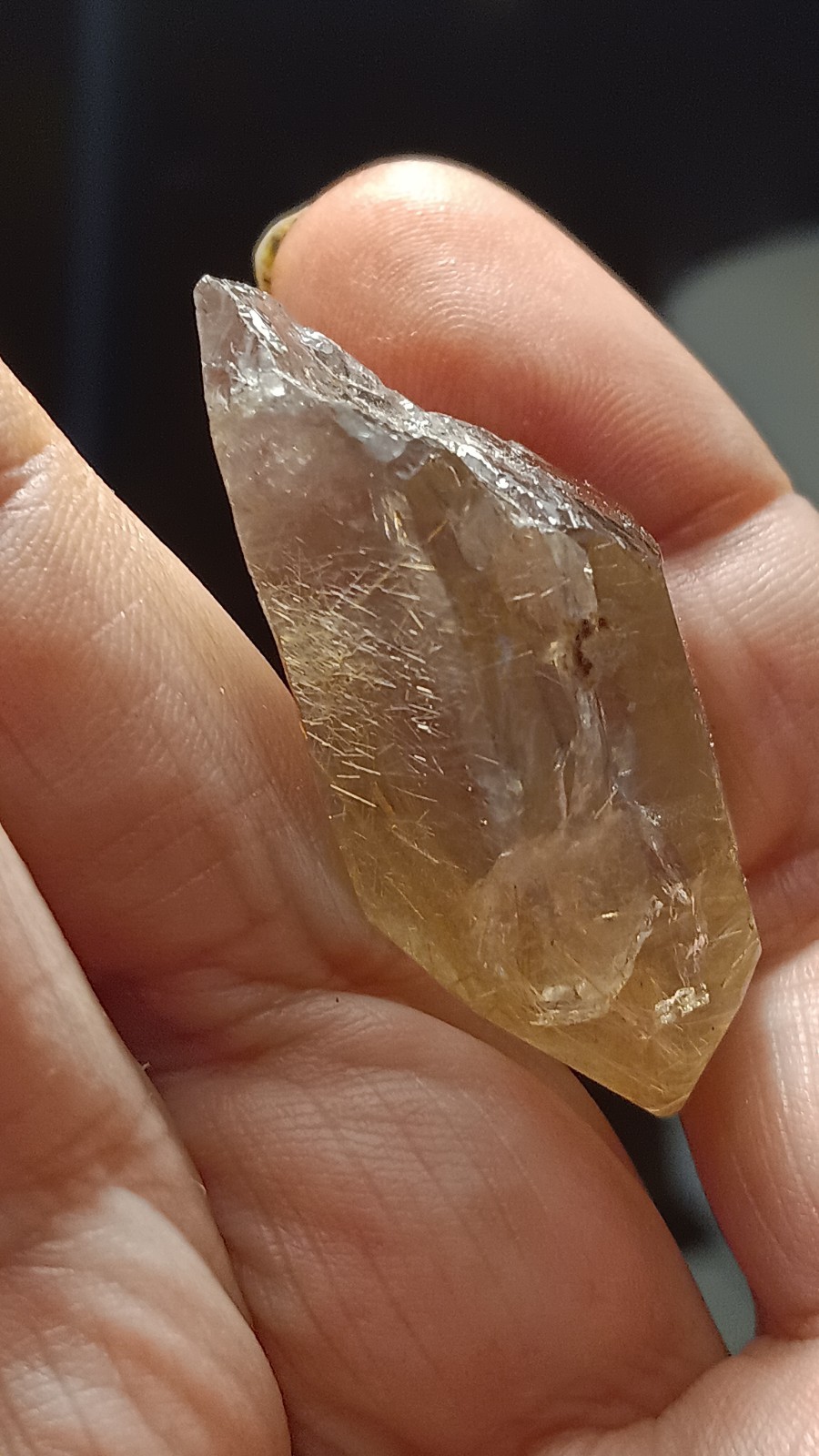 GREAT CRYSTAL WITH NICE POINTS PLUS STRIATIONS MEASURES APPROXIMATELY 1 5/8″