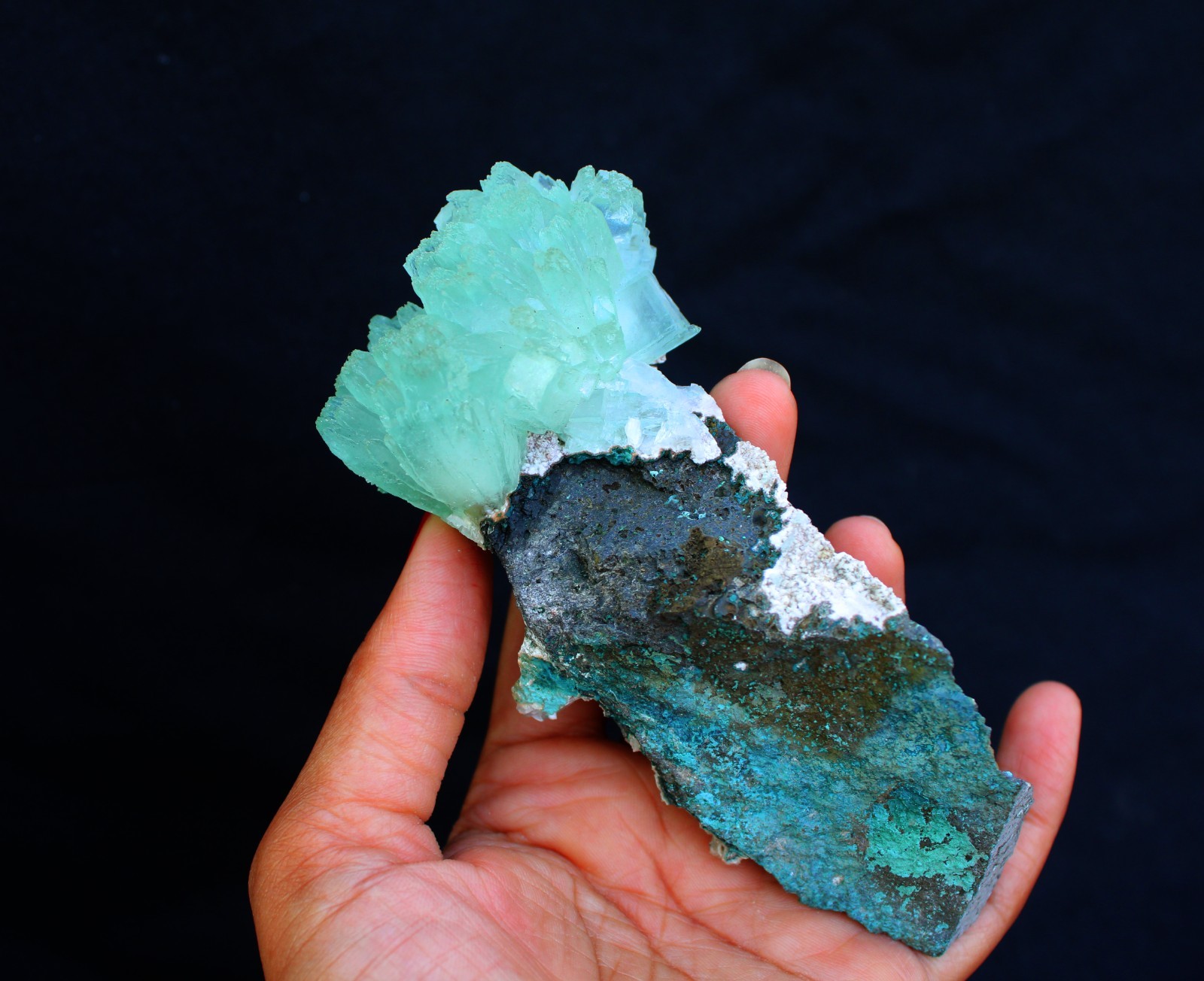 GREEN APOPHYLLITE CRYSTALS ON MATRIX INERALS SPECIMEN