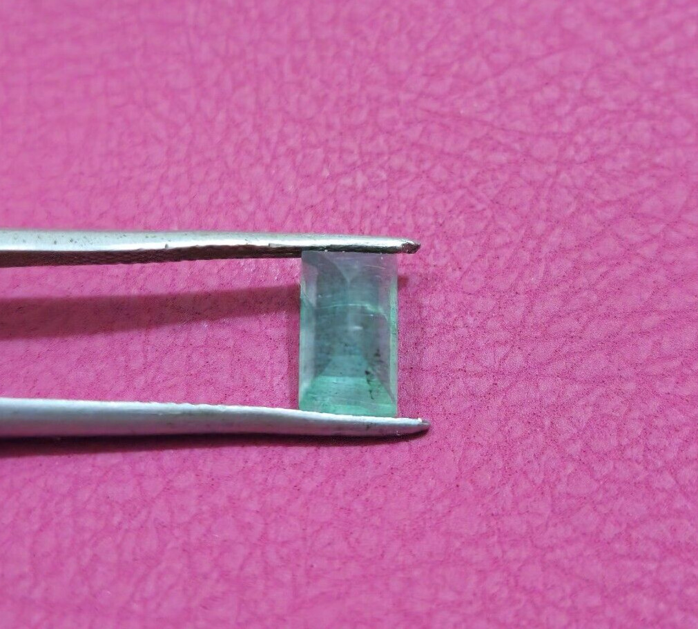 Unique Zambian Green Emerald 1.65 Crt Faceted Rectangle Cut Shape Loose Gemstone