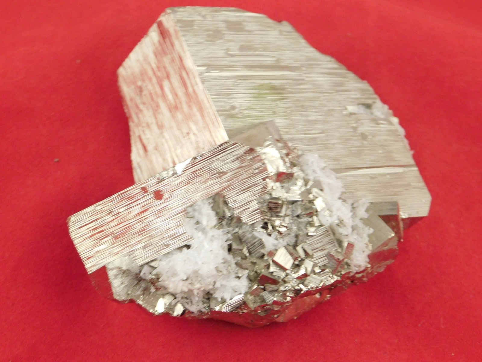 Big! Very Nice and 100% Natural PYRITE CUBE Cluster From Peru 506gr