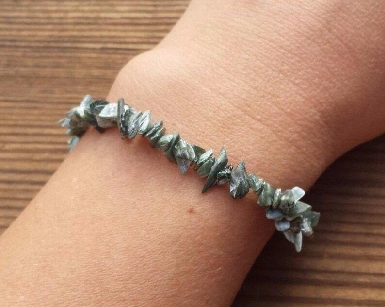 NATURAL SERAPHINITE STONE GEMSTONE STRETCHY CHIP BRACELET