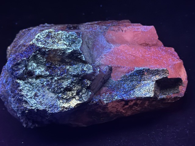 PHENOMENALLY FLUORESCENT /PHOSPHORESCENT 5″ CALCITE CRYSTAL ,COLORADO