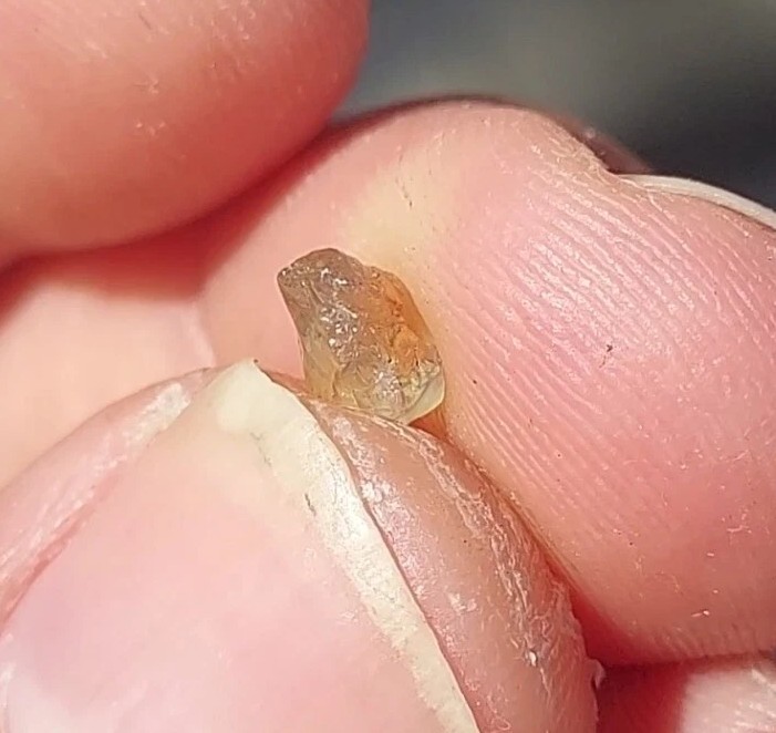 BICOLOR ORANGE & LIGHT BLUE SAPPHIRE FROM MONTANA, USA