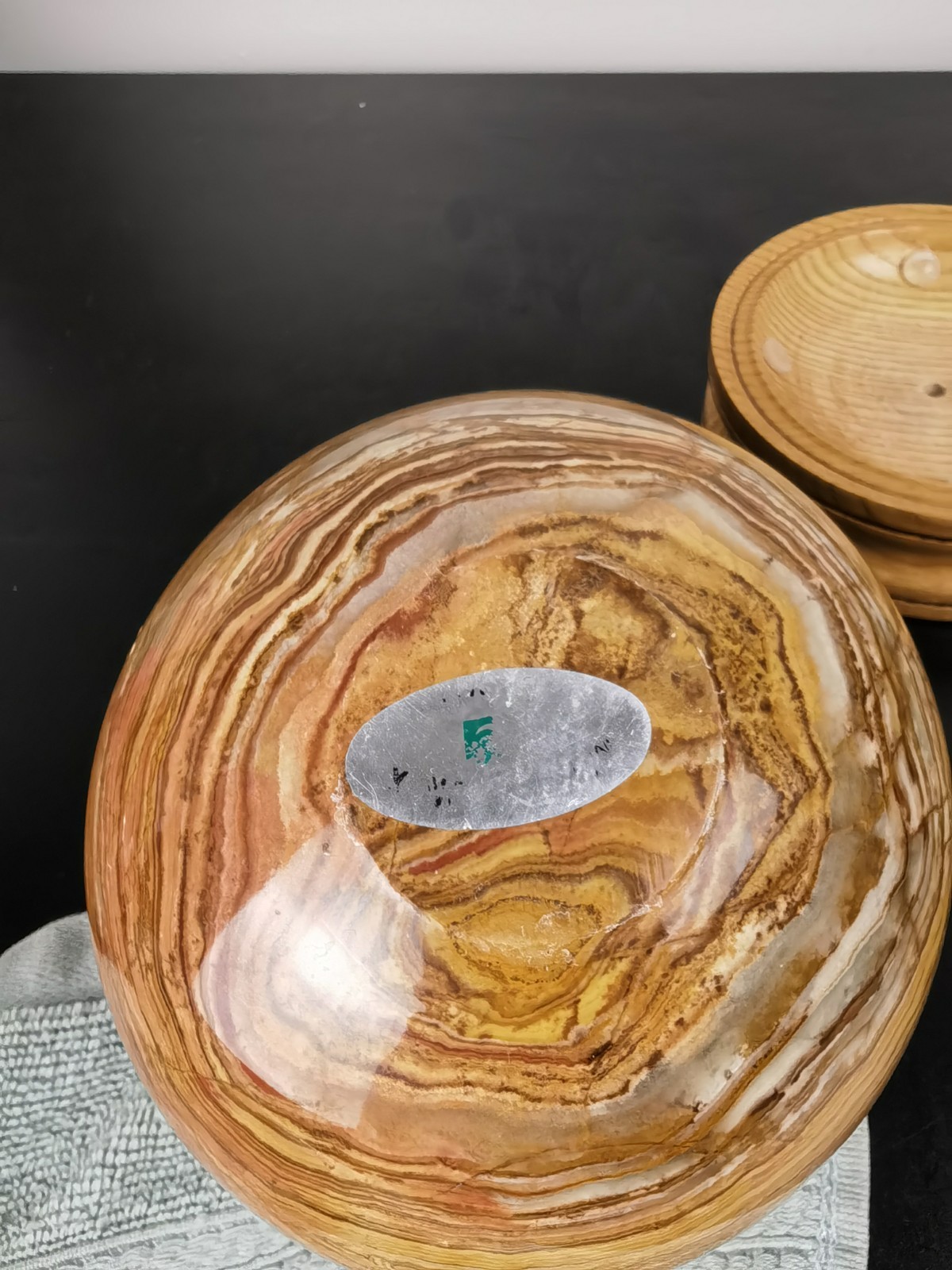 Natural Banded Onyx Stone Sphere Ball w/ Wooden Stand Decorative Mineral，6.7lb