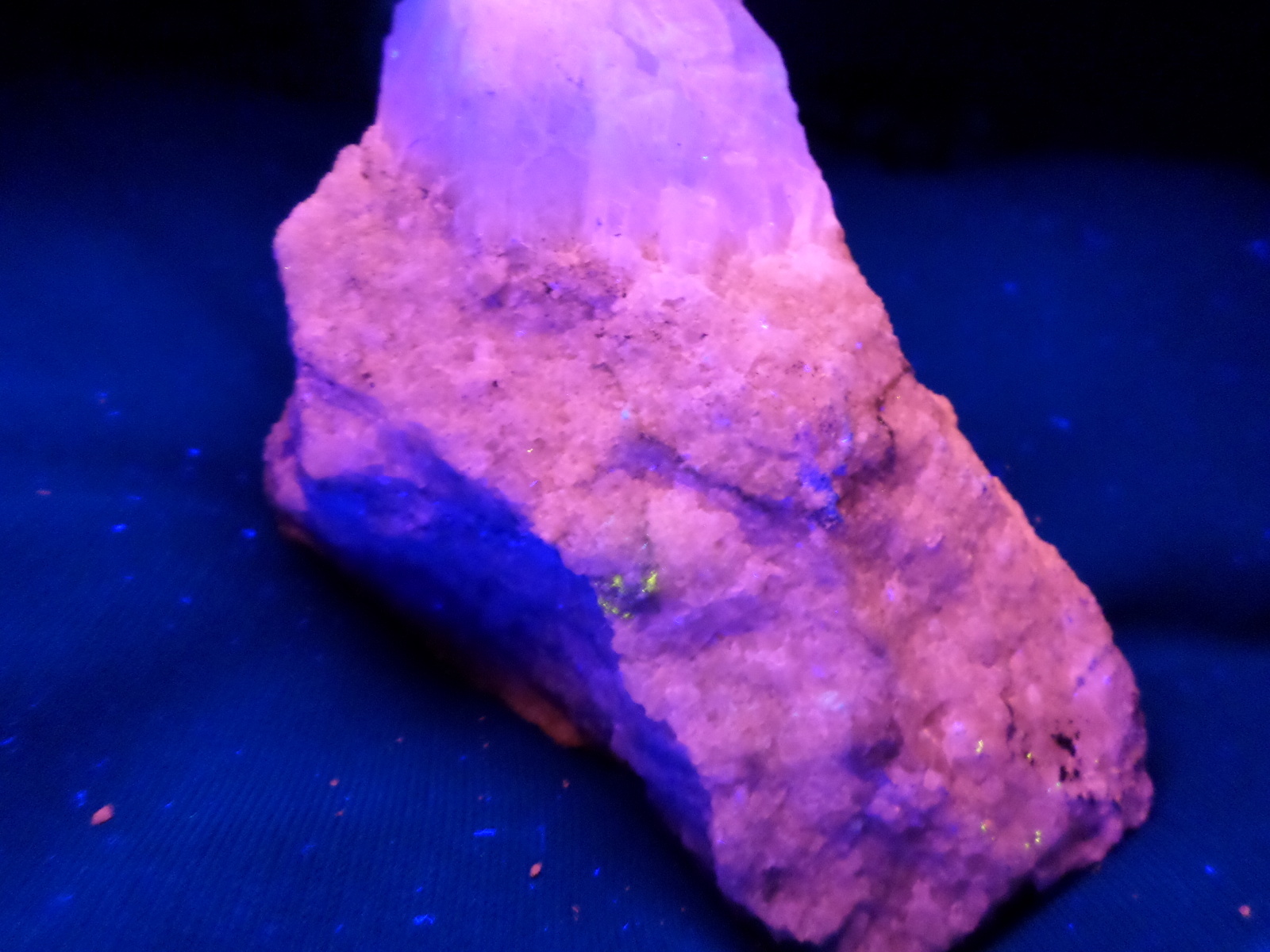 KB: NEW!! BRIGHT FL. RED CALCITE FROM THE WHITE KNOB QUARRY, CALIFORNIA