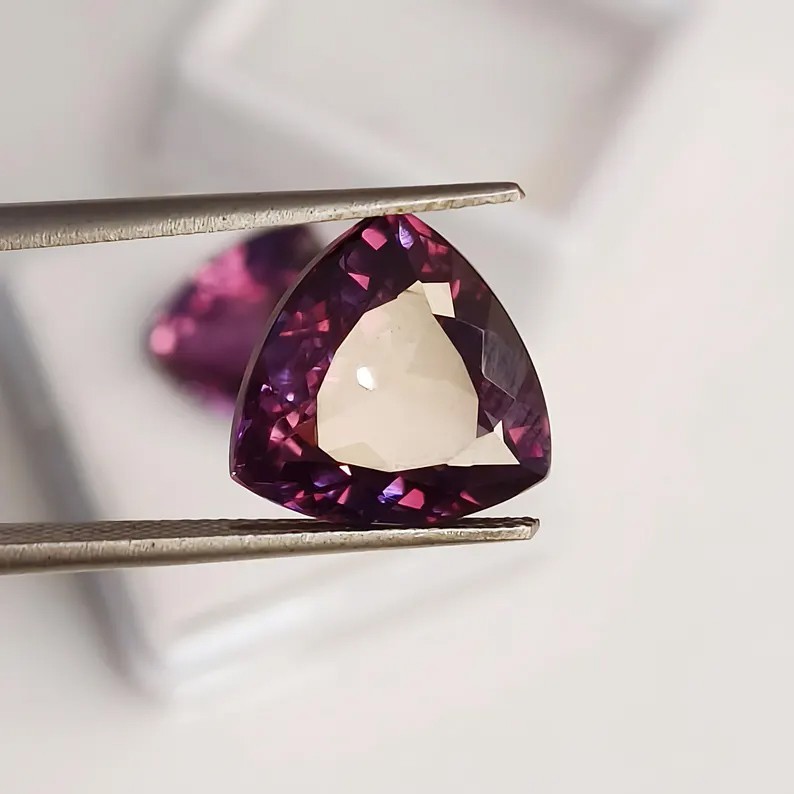 Natural Alexandrite Trillion Cut 10-11 CT GGI Certified Loose Gamestone