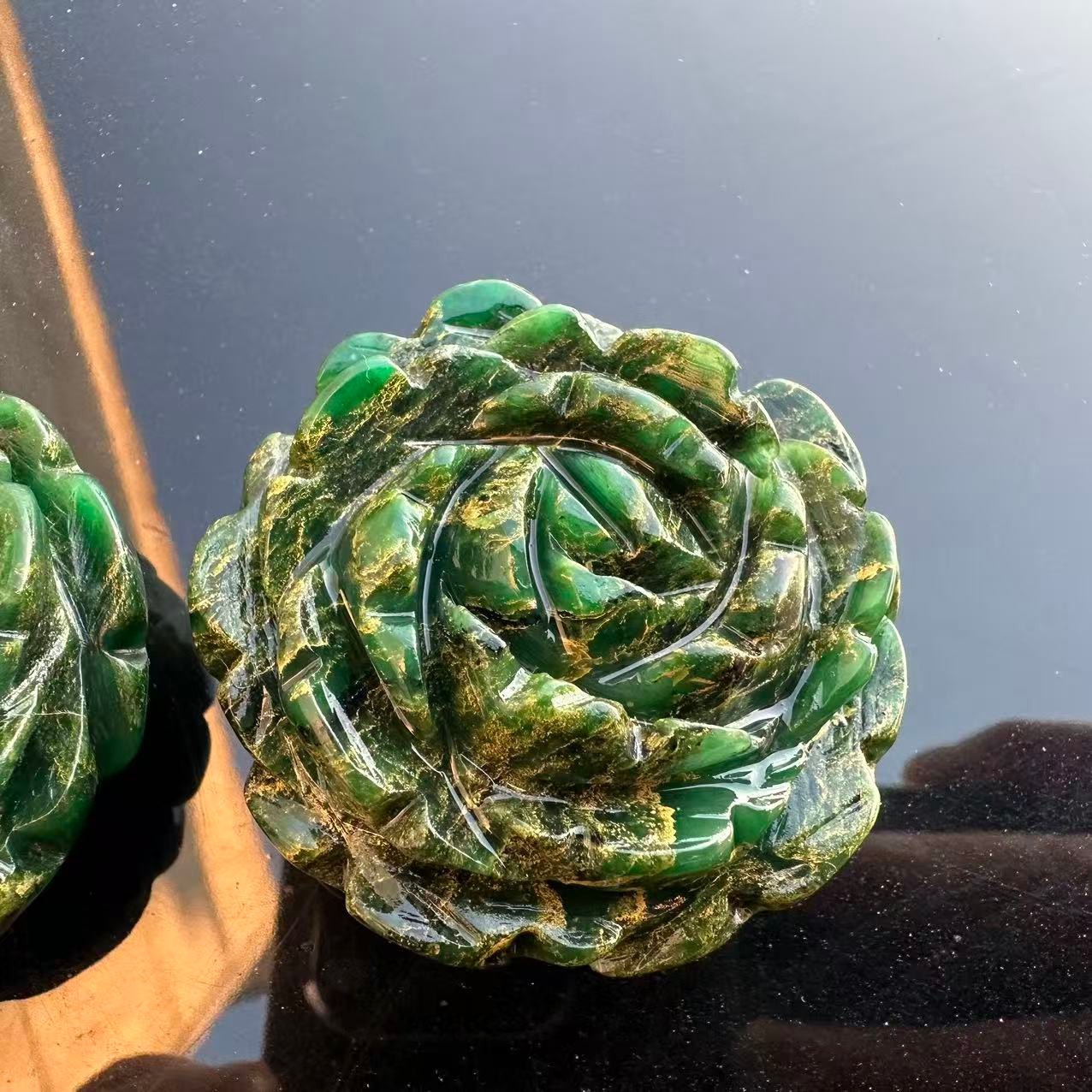 1pc Natural Emerald Quartz Carved Flower Skull Crystal Reiki Gift
