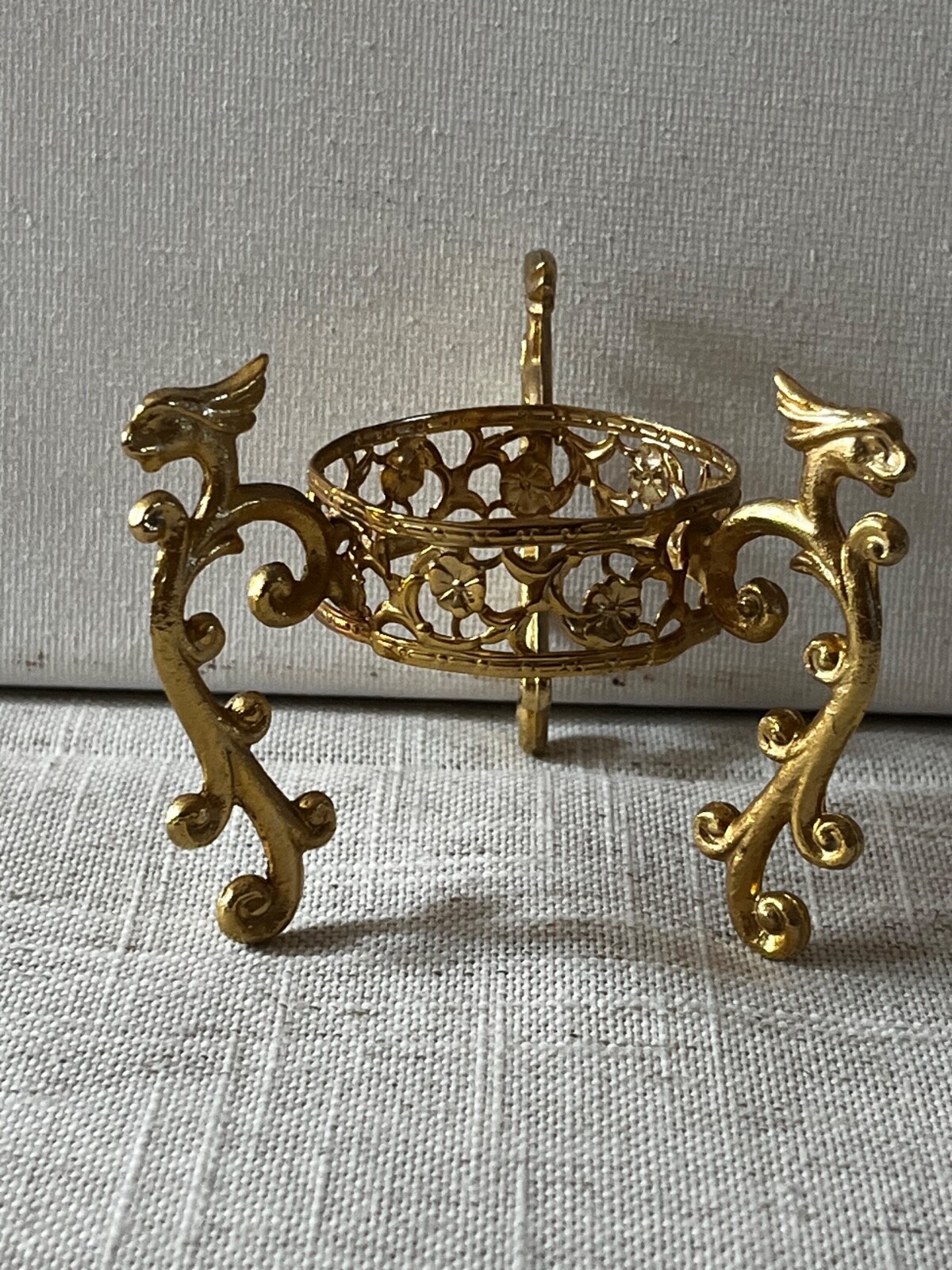 Gold Tripod dragons stand brown and reddish-brown stone Brazilian jasper egg..