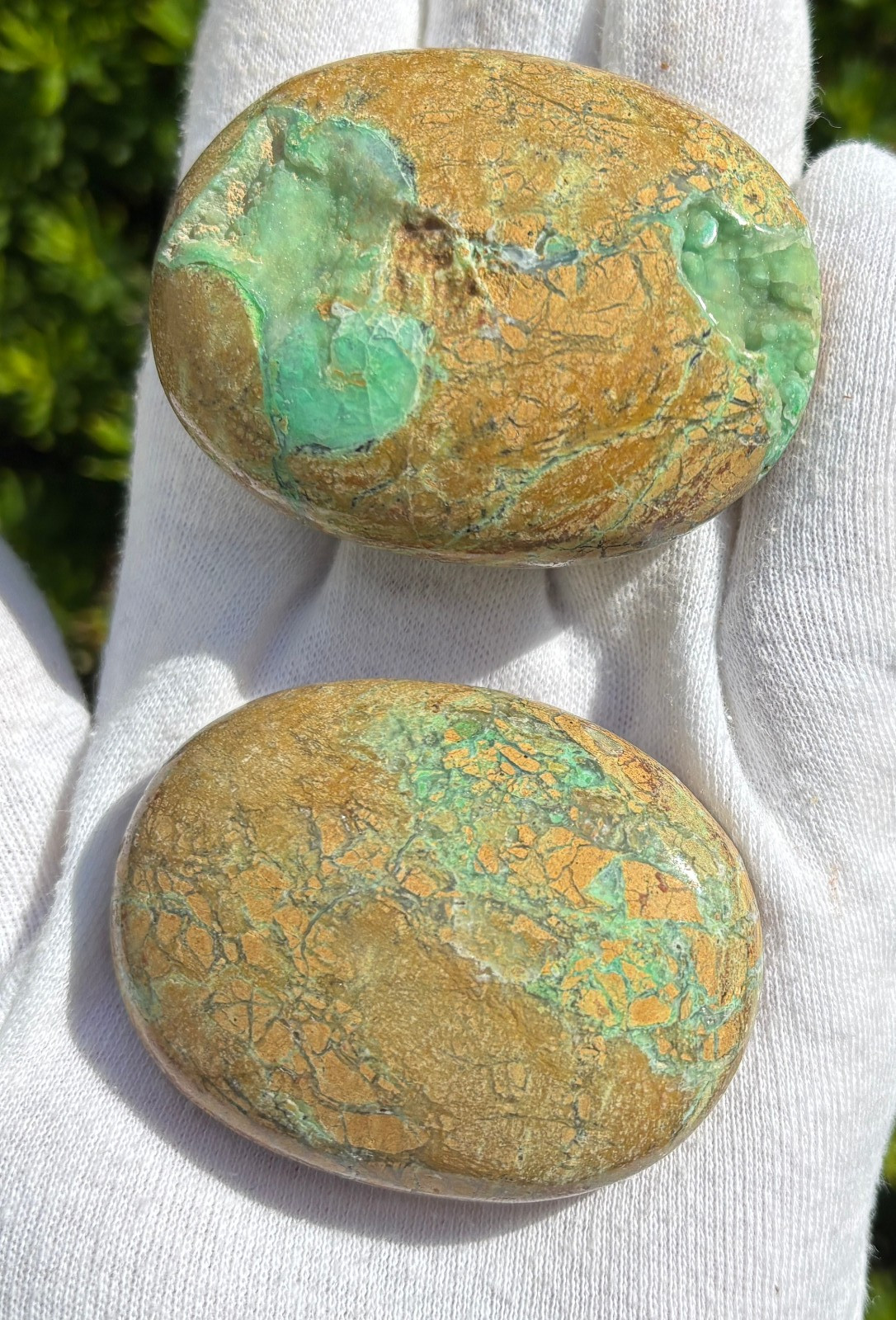 USA SALE SEE VIDEO 157g LOT 2 GREEN SMITHSONITE PALMSTONES PALM STONE STONES