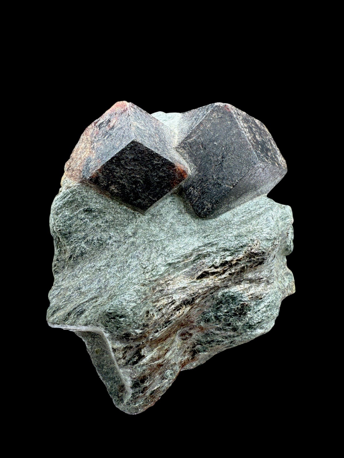 Almandine Garnet In Schist : Zillertal . Tyrol , Austria 🇦🇹