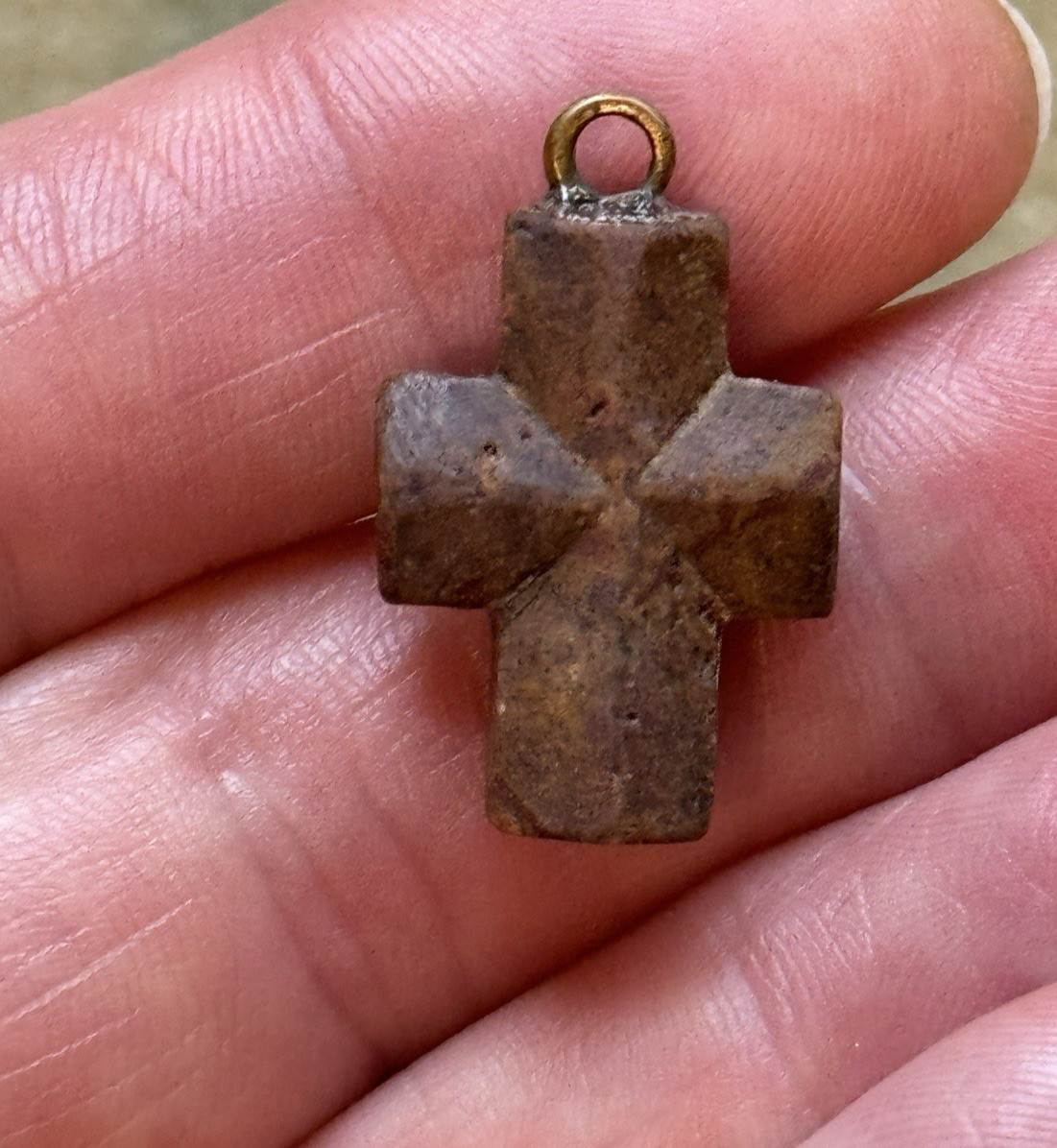 VTG~STAUROLITE STONE CROSS W/RING TOP~READY TO WEAR~7/8 H X5/8 W X 3/16D~LOVELY!