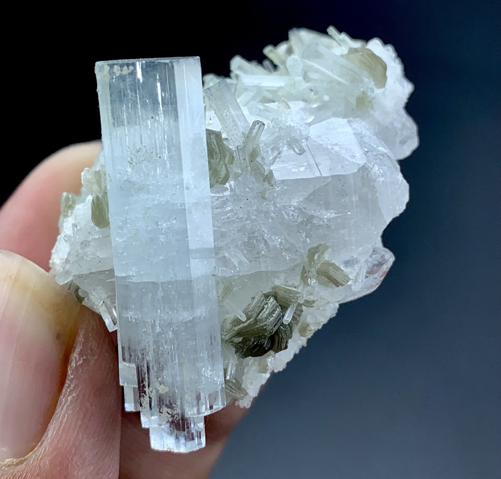 140 Cts Aquamarine Crystal Specimen From Skardu Pakistan.