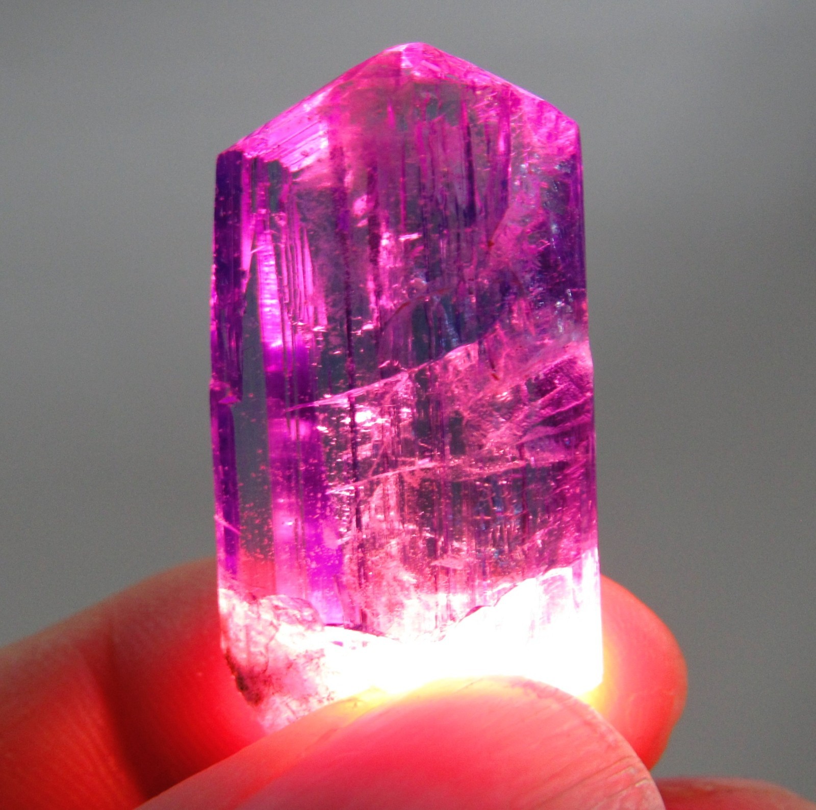 EXTRAORDINARY VIBRANT NEON PURPLE UNHEATED GEM TANZANITE CRYSTAL!!! TANZANIA