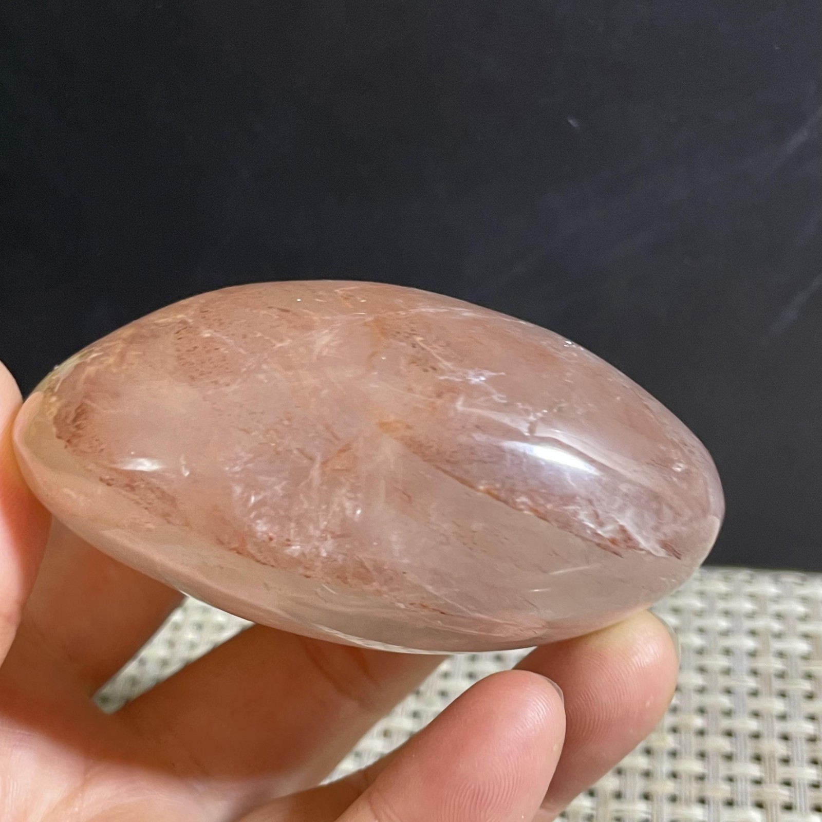 197g Natural red gum flower crystal hand polished quartz heart