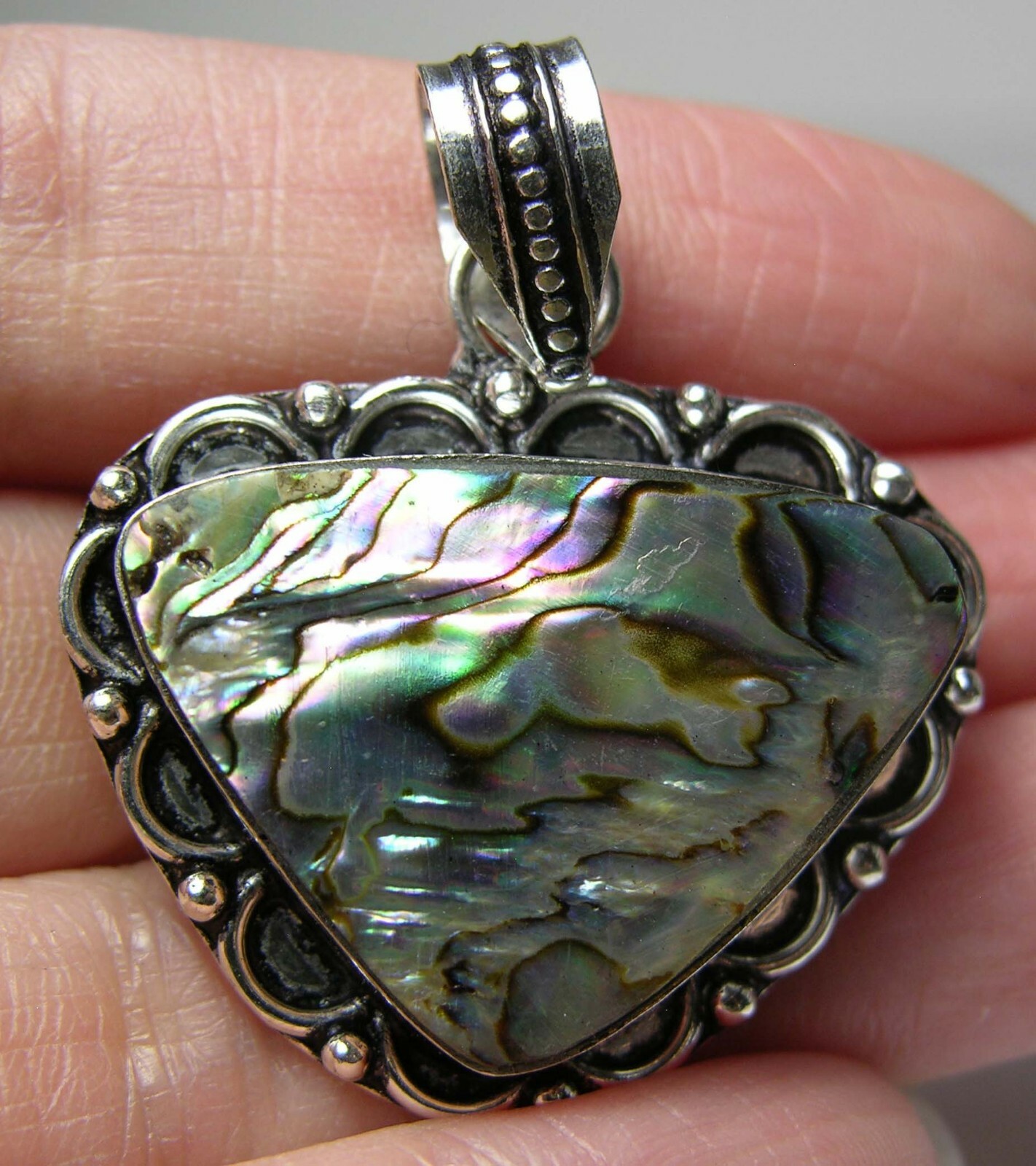 #9 Asia 100% Natural 52.50ct Muti-color Abalone Shell Pendant 10.50g 30.00mm