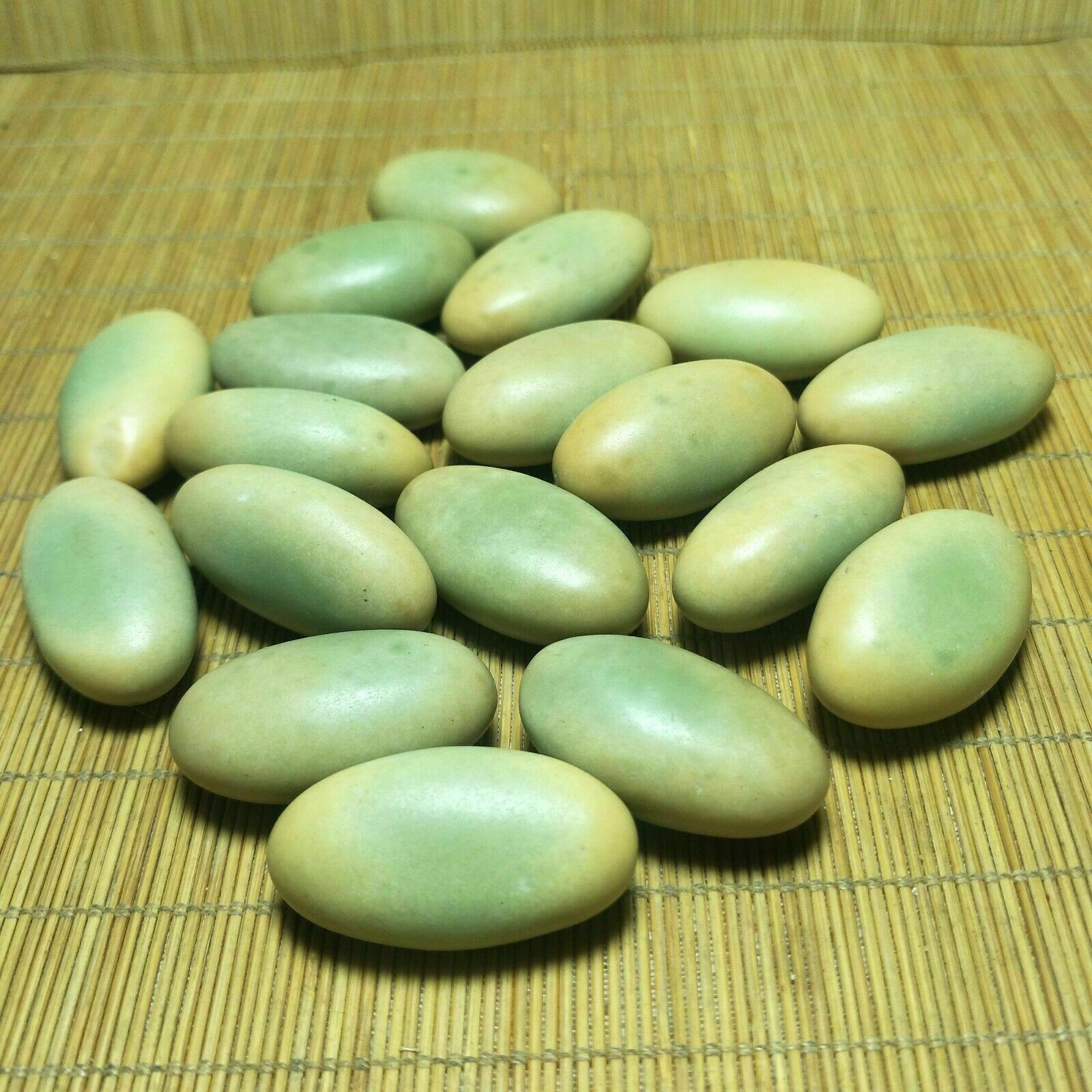 1pcs Glow In The Dark Tibetan Wealth God Ancient Luminous Stone Egg Old Dzi Bead