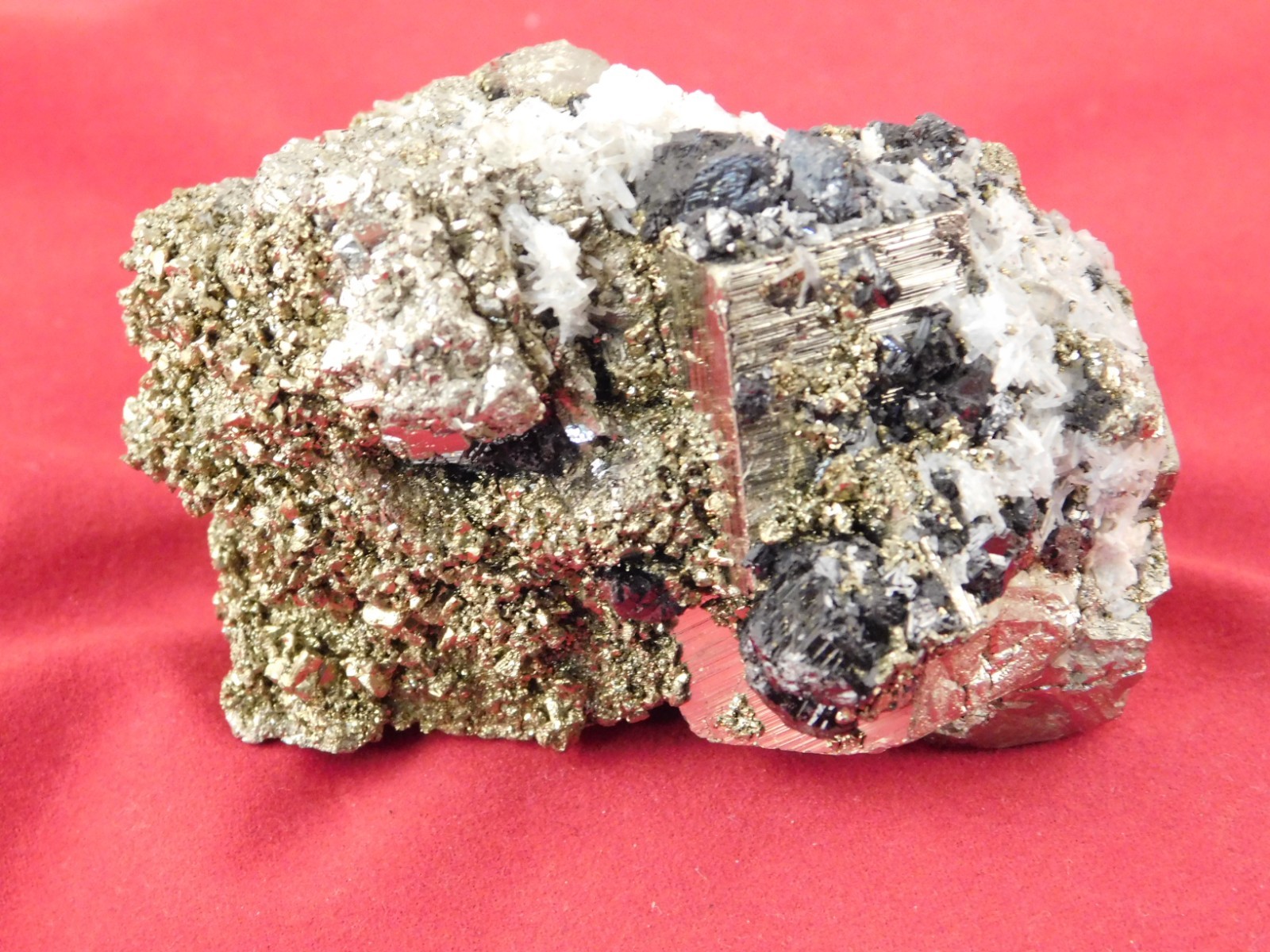Druzy PYRITE Crystal CUBE Cluster with Sphalerite and Chalcopyrite Peru 217gr