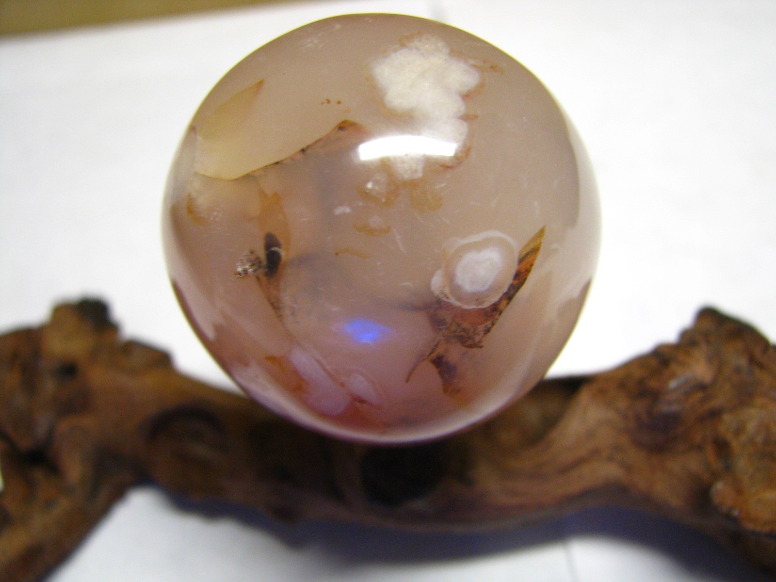 92g 1.5inch SAKURA AGATE WOOD STAND MADAGASCAR FLUORESCENT CHERRY BLOSSOM #016