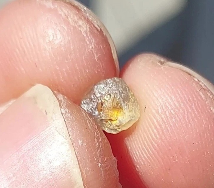 BICOLOR ORANGE & LIGHT BLUE SAPPHIRE FROM MONTANA, USA