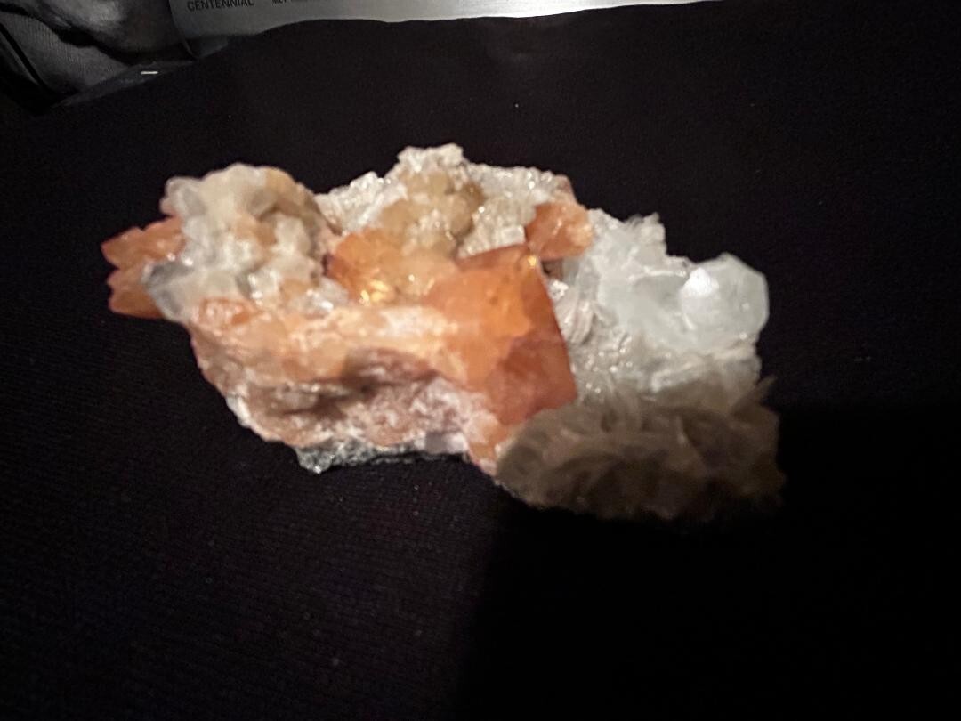 KB: GREAT! SW FL BRIGHT BLUE/WHITE, LW ORANGE SCHEELITE, SICHUAN PROVINCE, CHINA