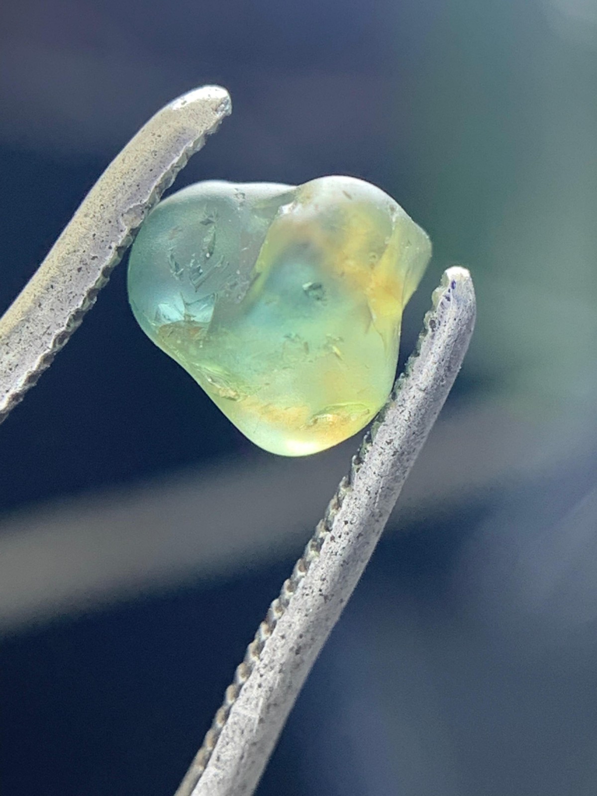 1.85 Crts Gorgeous Piece Facet Grade Blue & Green (Teal) sapphire Rough