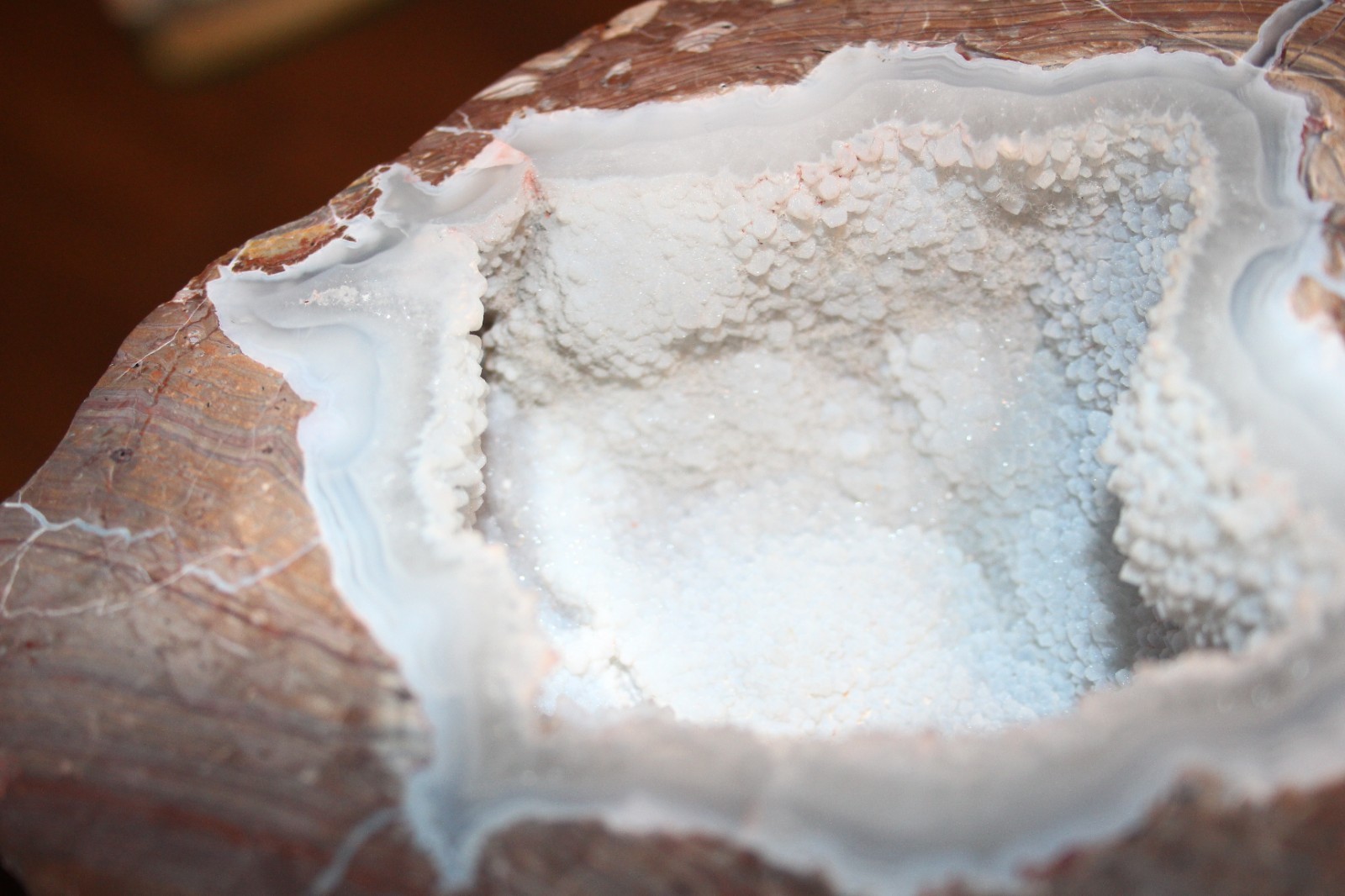 7″ Polished Agate Quartz Geode Half 1160g Crystal Cavity Druzy Display Specimen