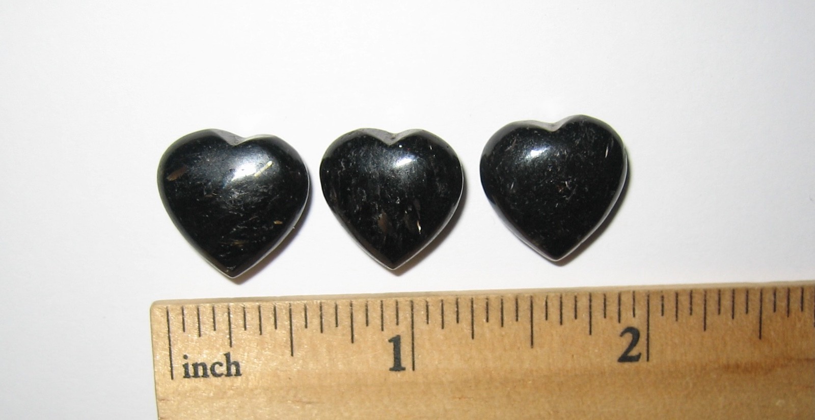 3pc 15mm RARE POLISHED NATURAL AUTHENTIC NUUMMITE STONE HEARTS FROM GREENLAND *3