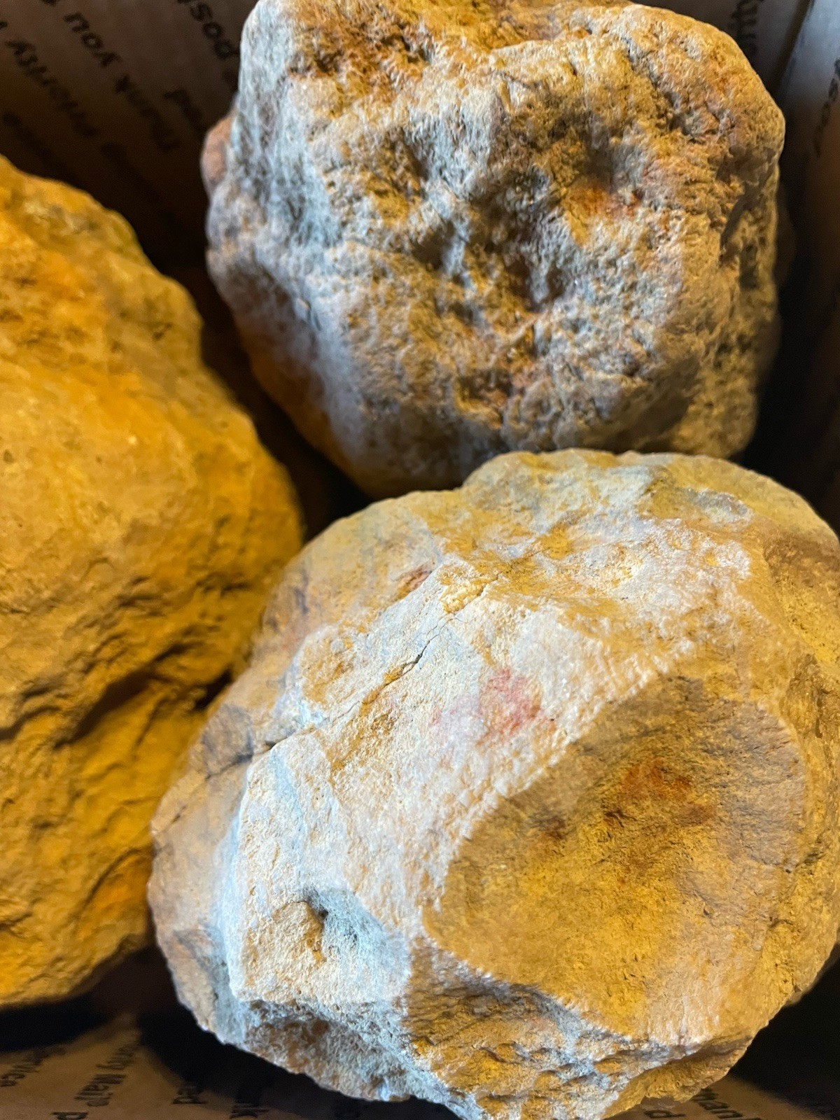 BOX OF KENTUCKY GEODES:3 BIG GEODES *3=21 LBS.