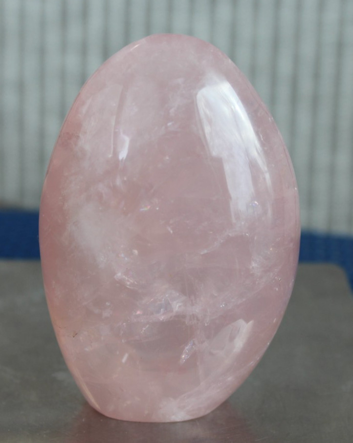 ROSE QUARTZ FREEFORM 3.06 X 2.00 INCHES/ 185.8 GRAMS