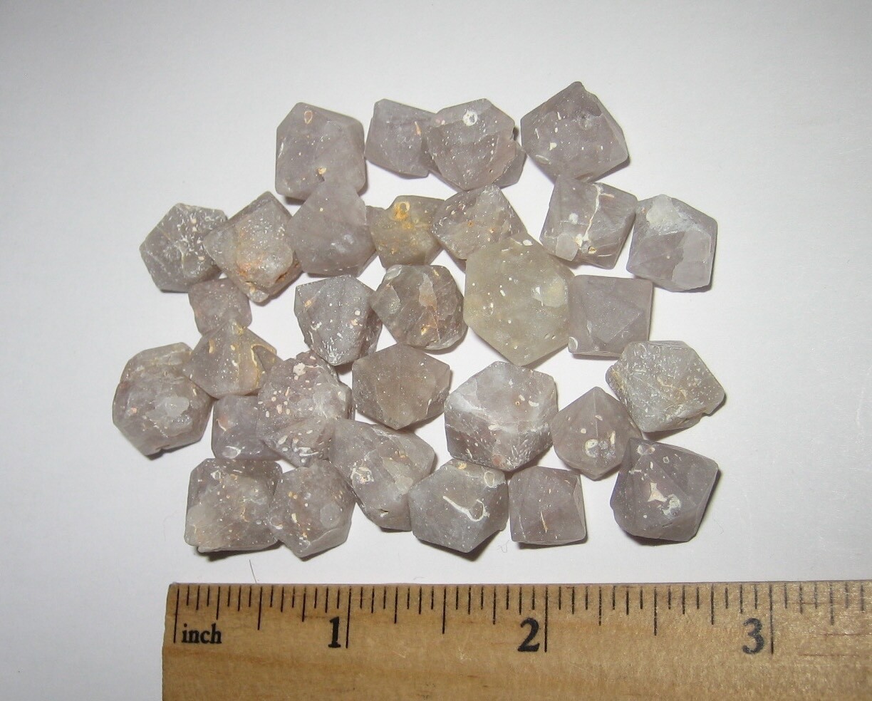 30 SMALL NATURAL ROUGH 0.2″- 0.5″ BETA QUARTZ CRYSTALS FROM INDONESIA ~ 53.3g *4