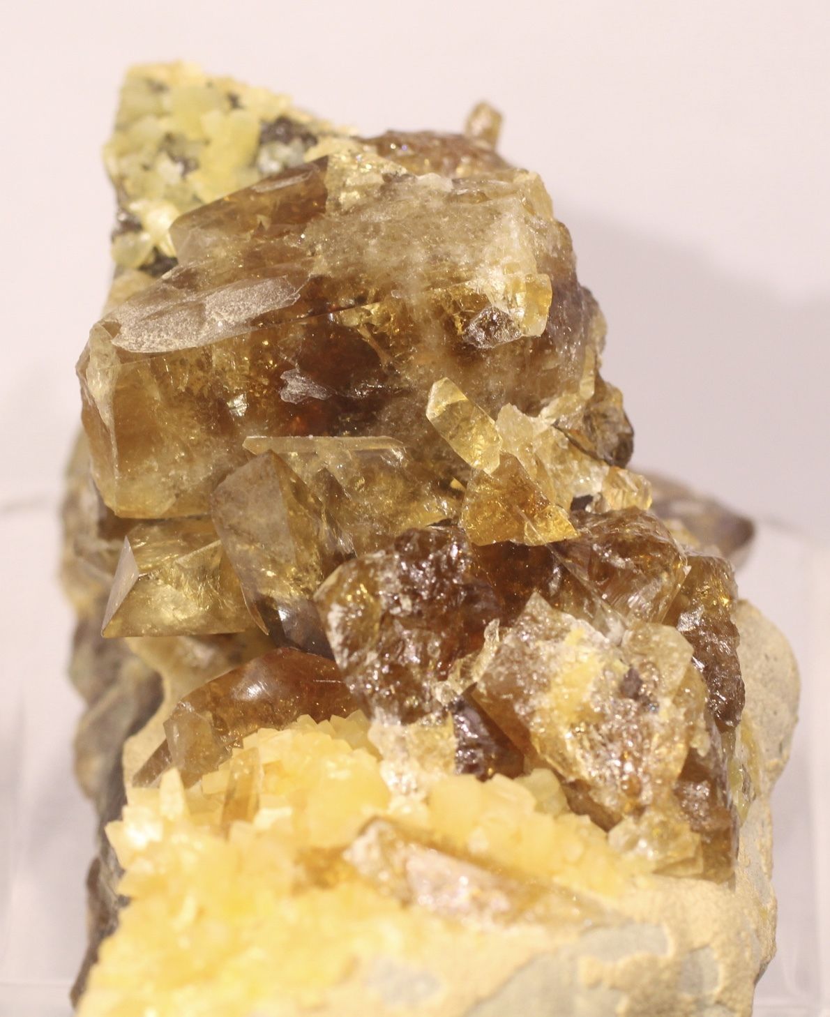 KB: BRIGHT FL SW YELLOW/WHITE BARITE CRYSTALS W/CALCITE, ELK CREEK, SOUTH DAKOTA