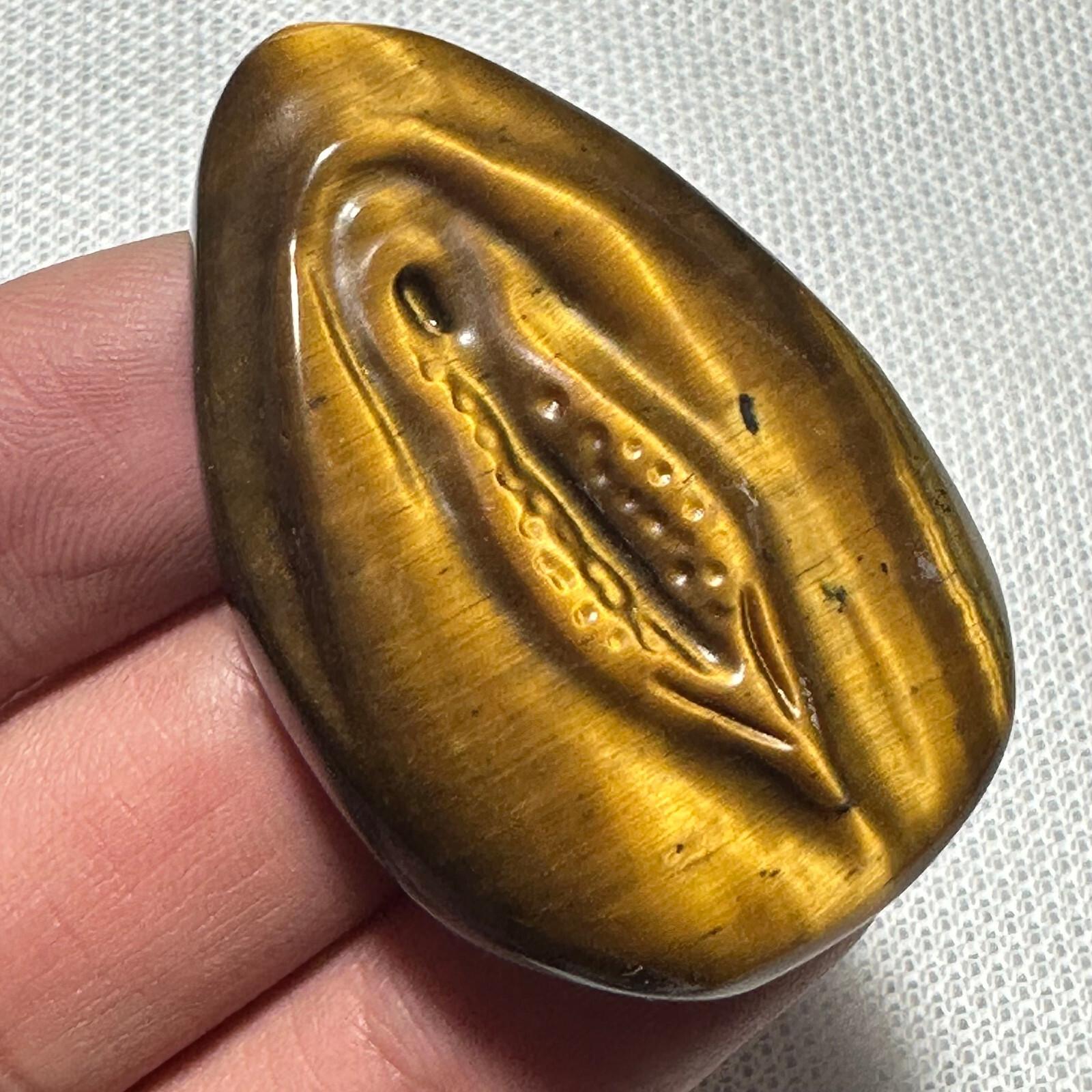 Natural Tiger eye Carved Vagina Quartz Skull Crystal Specimen Reiki Healing 1PC