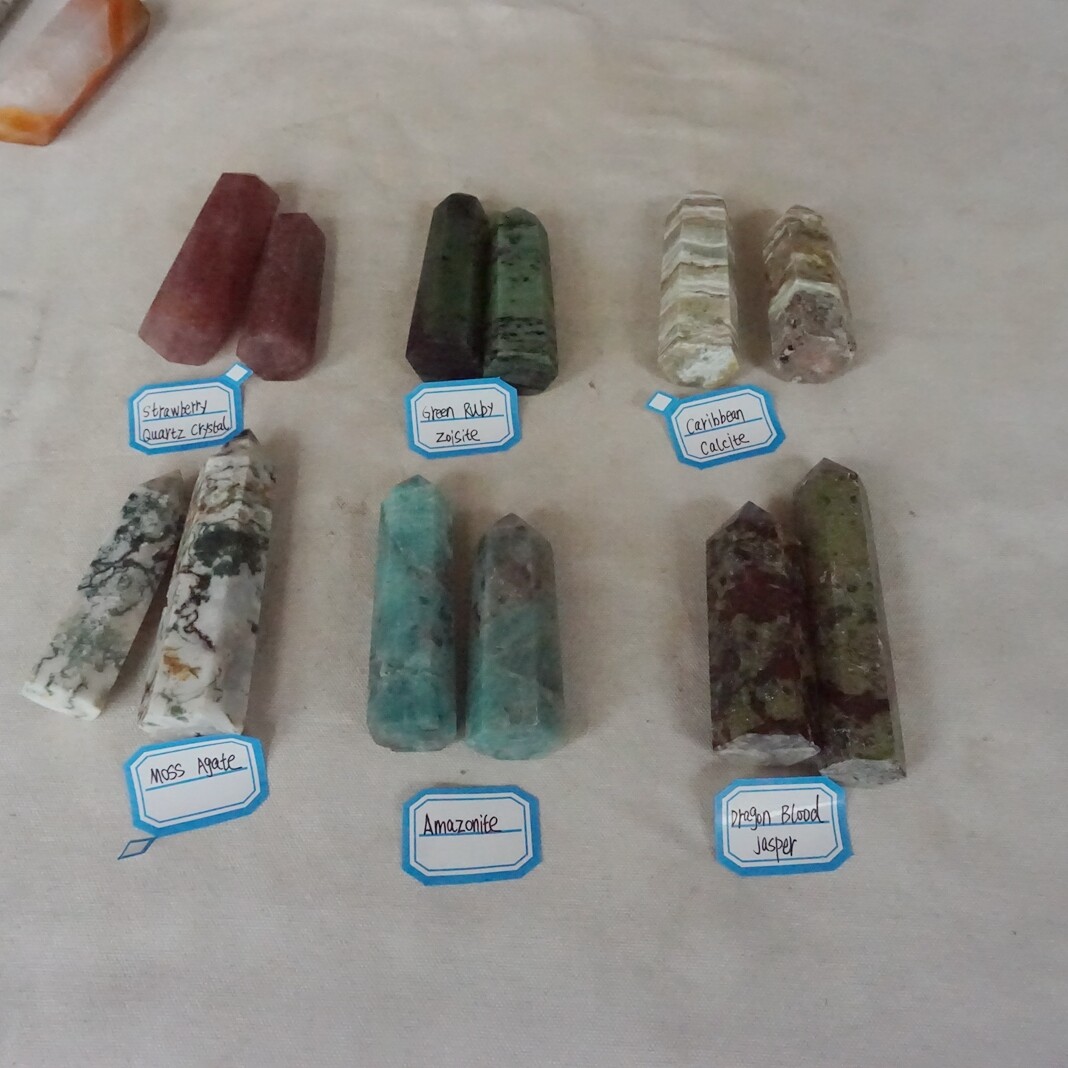 70Pcs 35 Kinds Of Natural Quartz Crystal Jasper Mixed Stones Point Tower Healing
