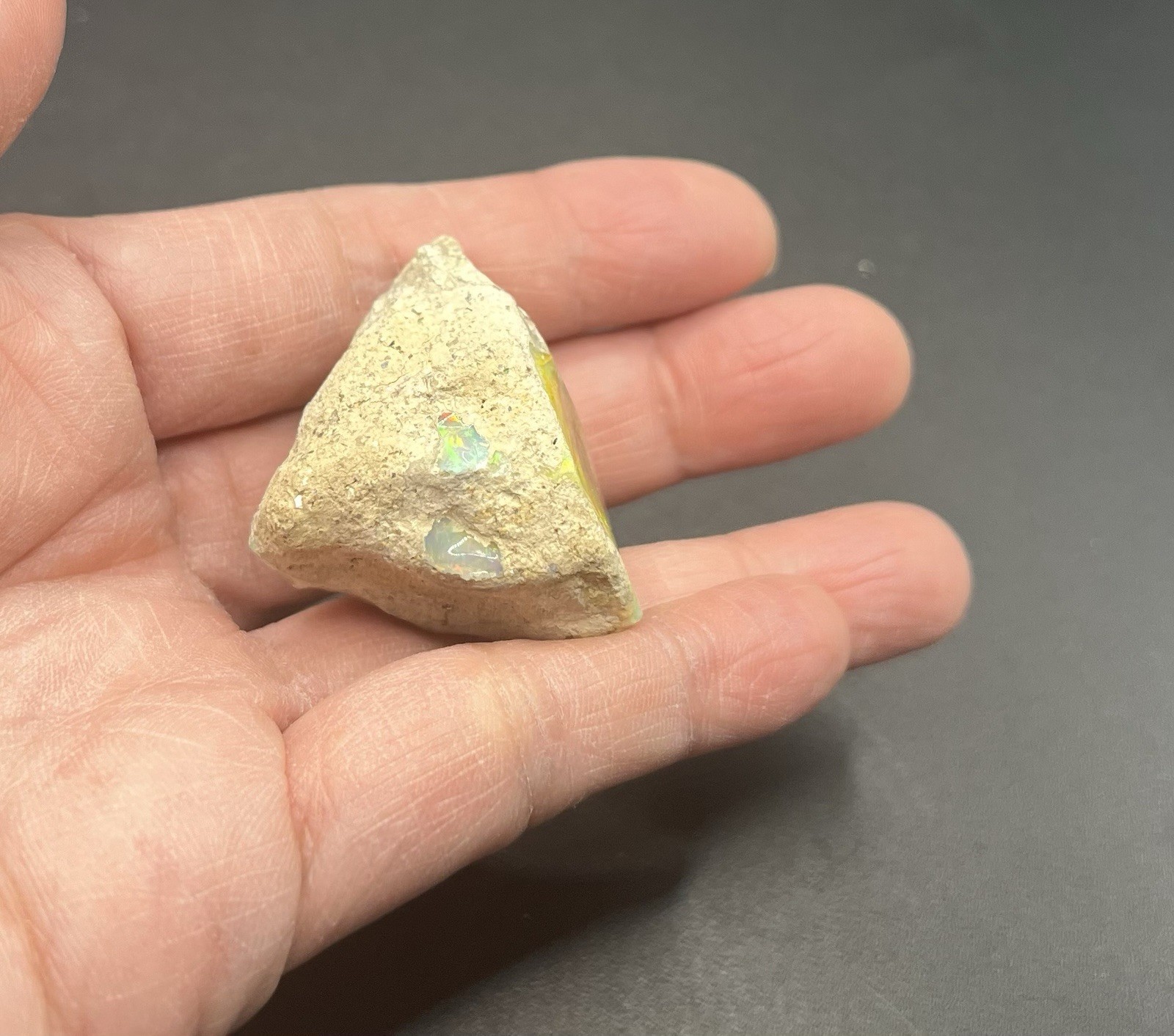 Ethiopian Welo Genuine Opal 23.8g Approximately 1 1/2in AWESOME FLASHES
