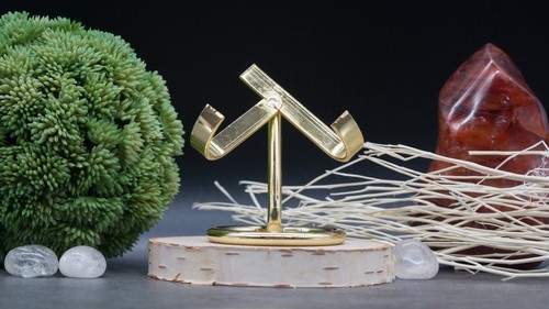 Gold Crystal Heart Stand Metal Retail Display Base Gemstone Specimen Holder Gift