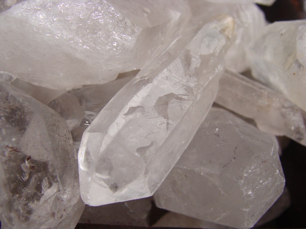 500 Carat Lots of Unsearched Quartz Crystal Points + a FREE faceted gemstone