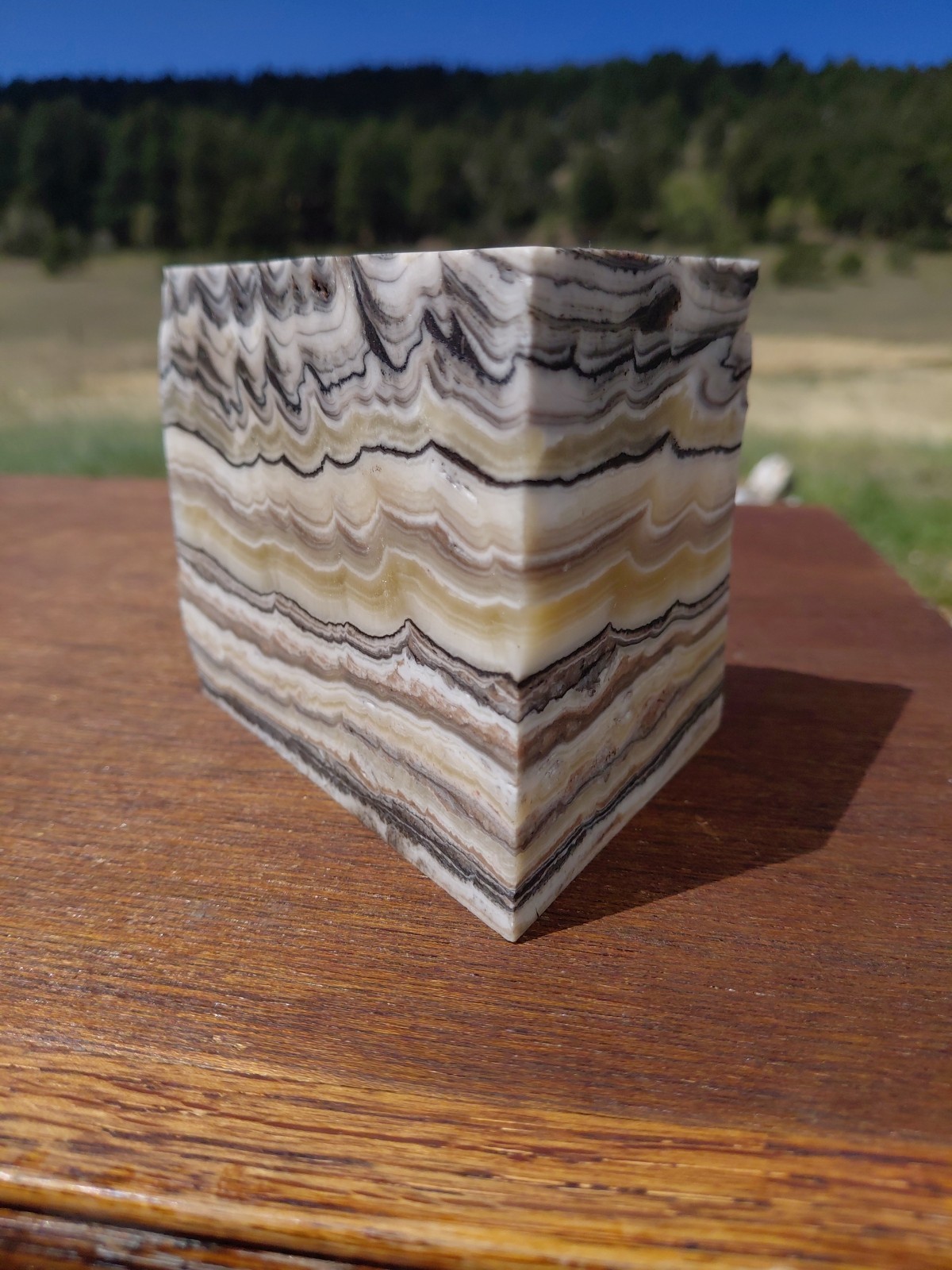 Zebra Calcite Polished Crystal Pyramid 2 3/4Lb Bands UV+ 4 3/4″× 3 1/2″ ×3 1/2