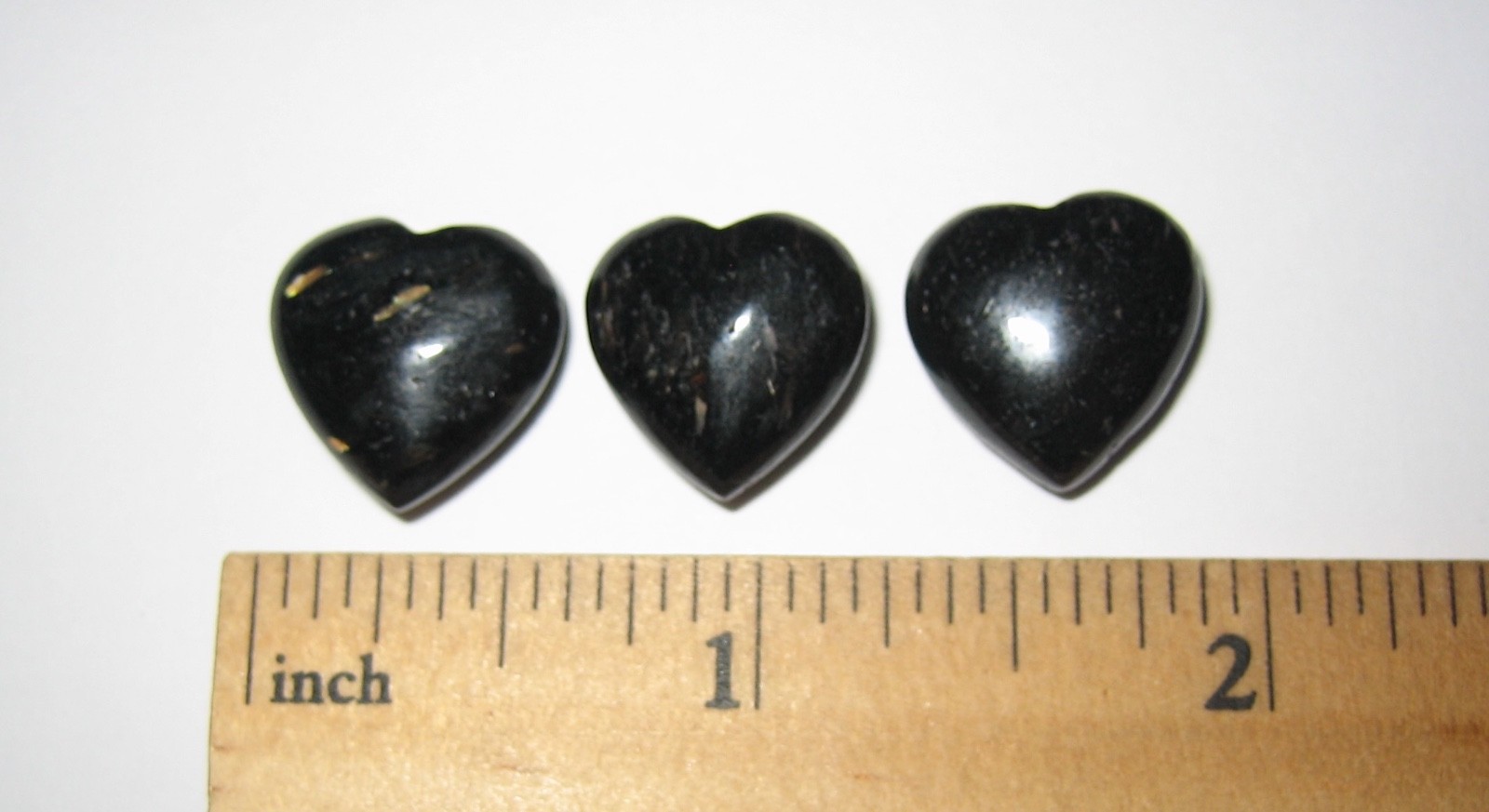 3pc 15mm RARE POLISHED NATURAL AUTHENTIC NUUMMITE STONE HEARTS FROM GREENLAND *3