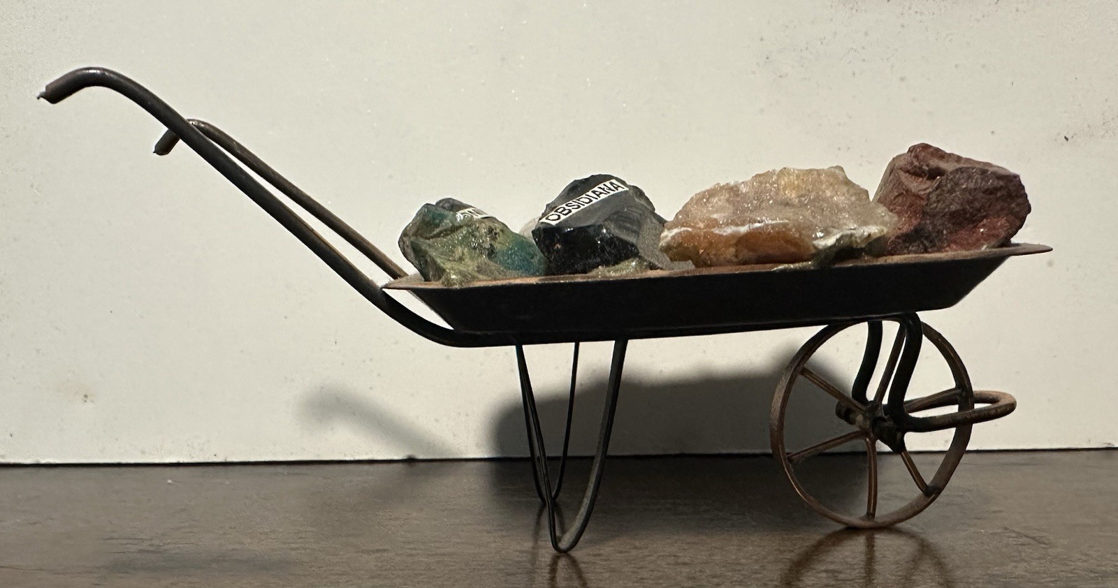 6” Decorative Wheelbarrow Display w/ Labeled in Spanish Mineral Specimens Set