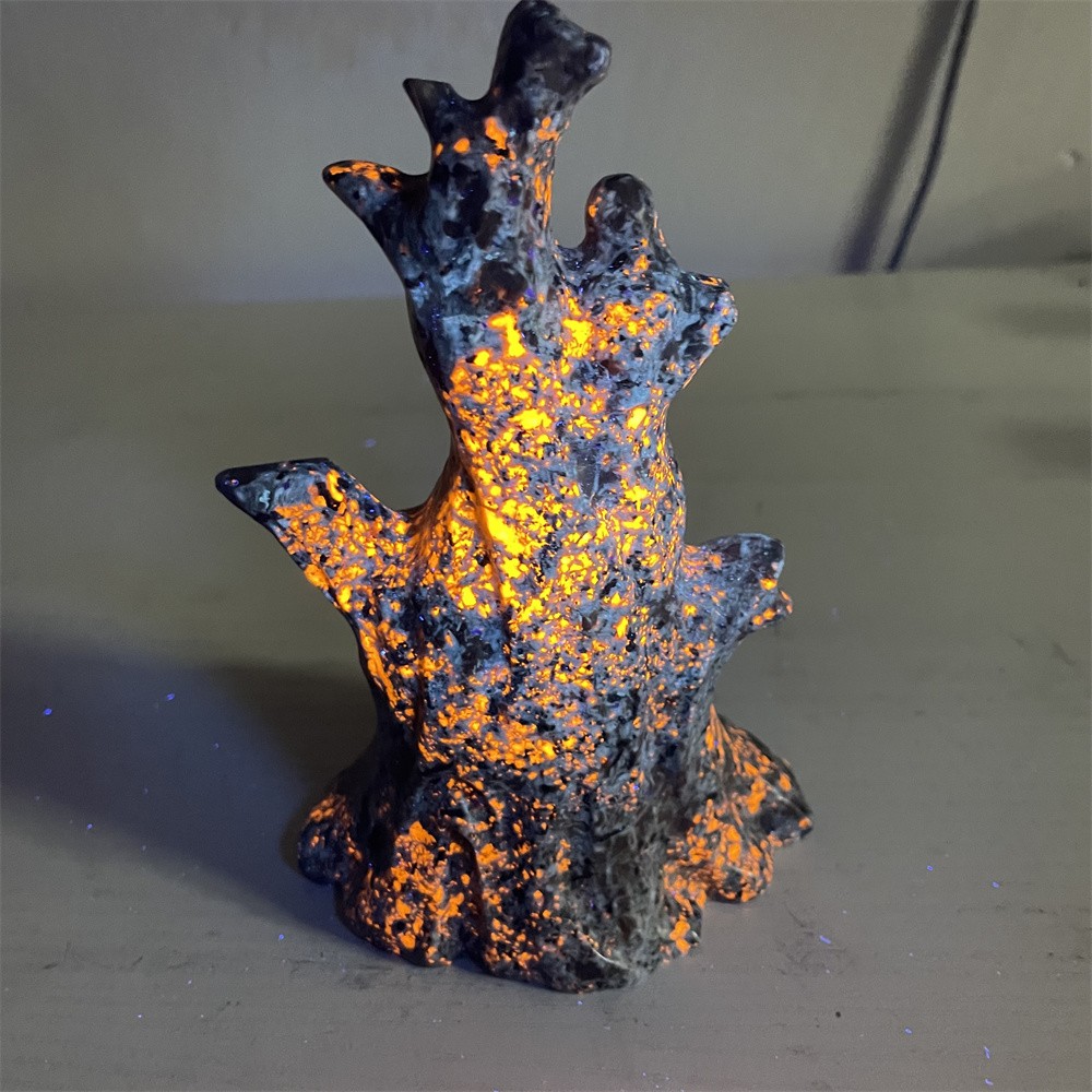 1.8LB 6.1″ Natural Yooperlite Halloween Tree Statue Crystal Carving Heal Decor