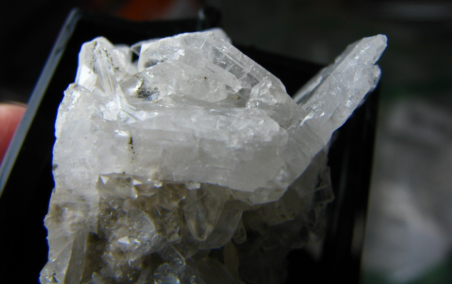 CLEAR/OPAQUE WHITE CELESTINE CRYSTALS MINIATURE IN CASE MICHIGAN USA #066