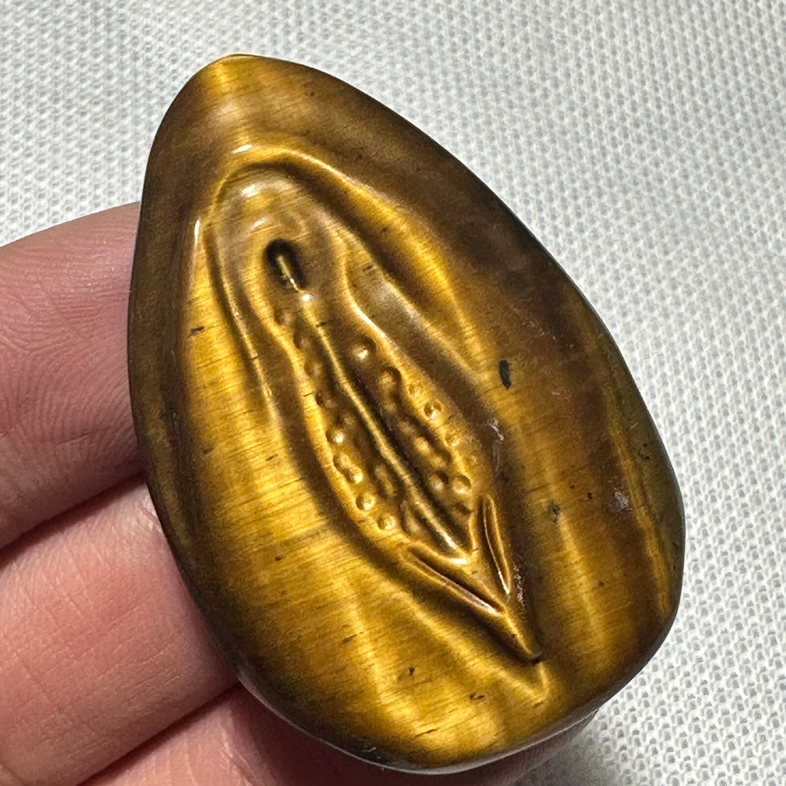 Natural Tiger eye Carved Vagina Quartz Skull Crystal Specimen Reiki Healing 1PC