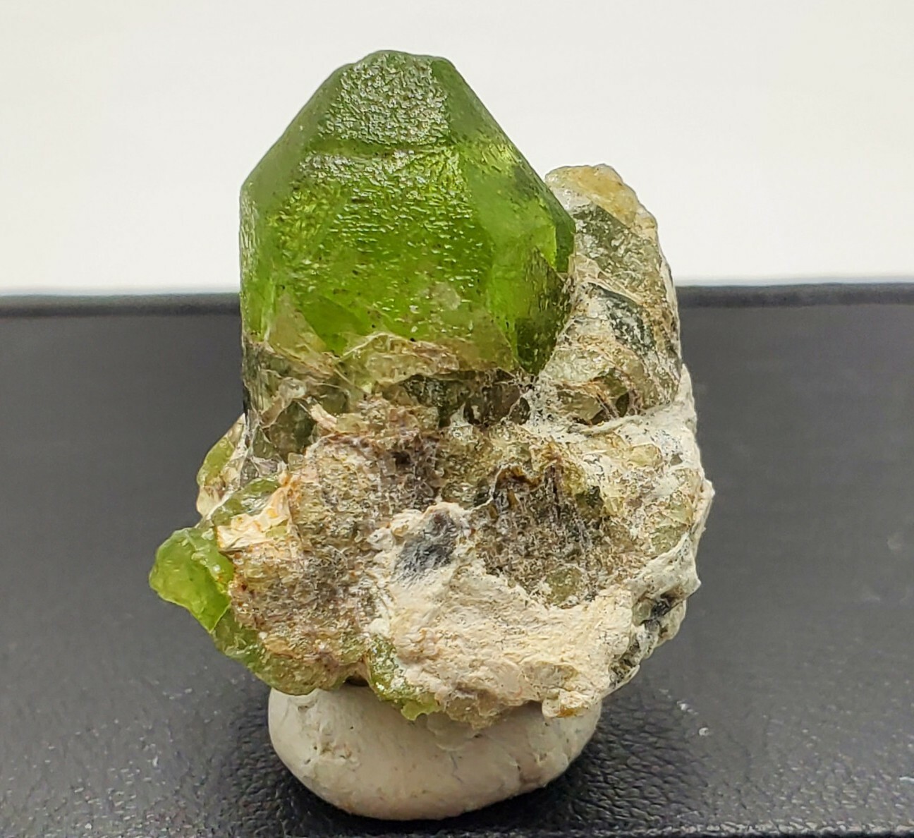 Peridot Specimens 82.90 Carat / US seller